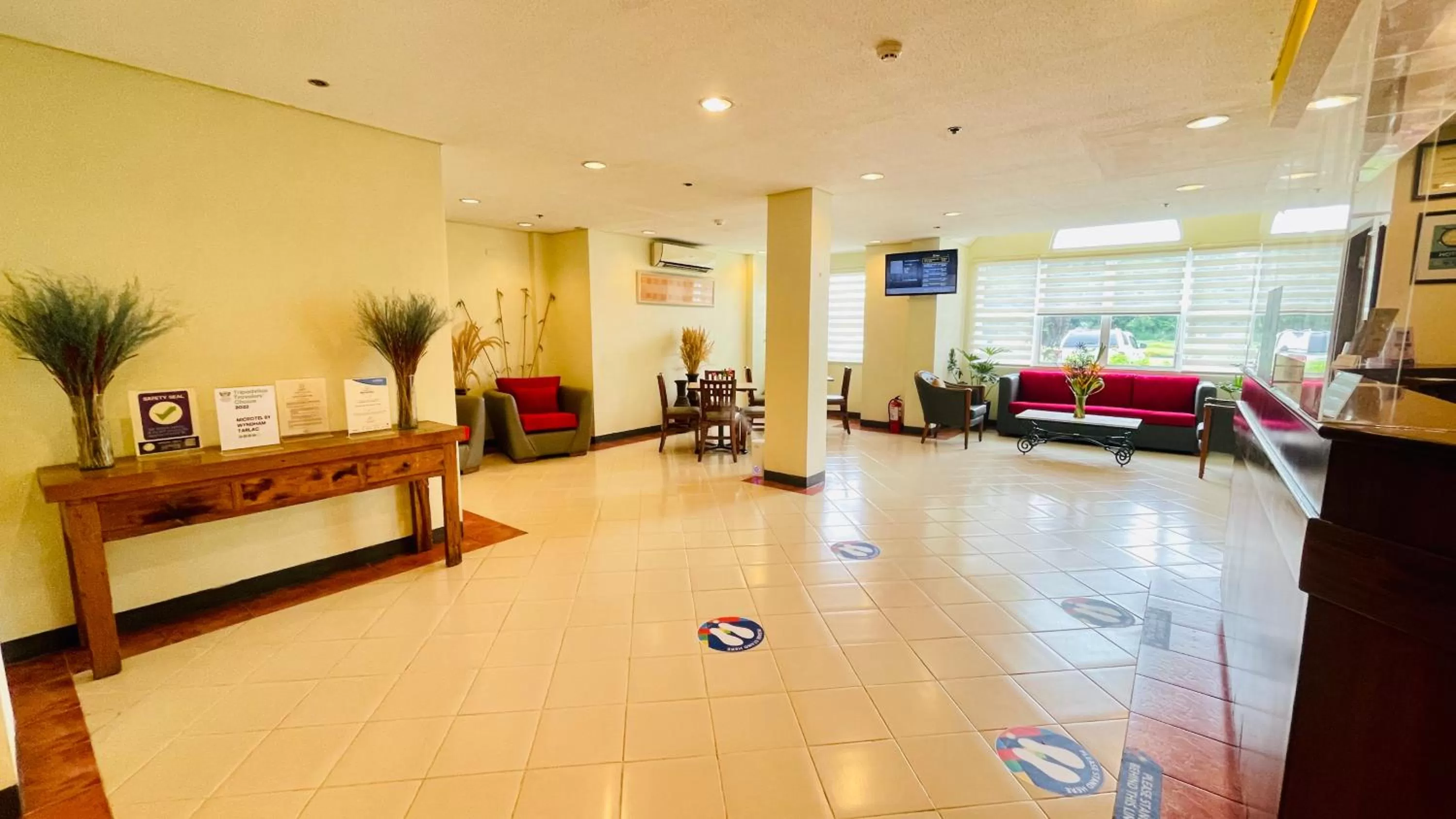 Lobby or reception in Microtel by Wyndham Tarlac