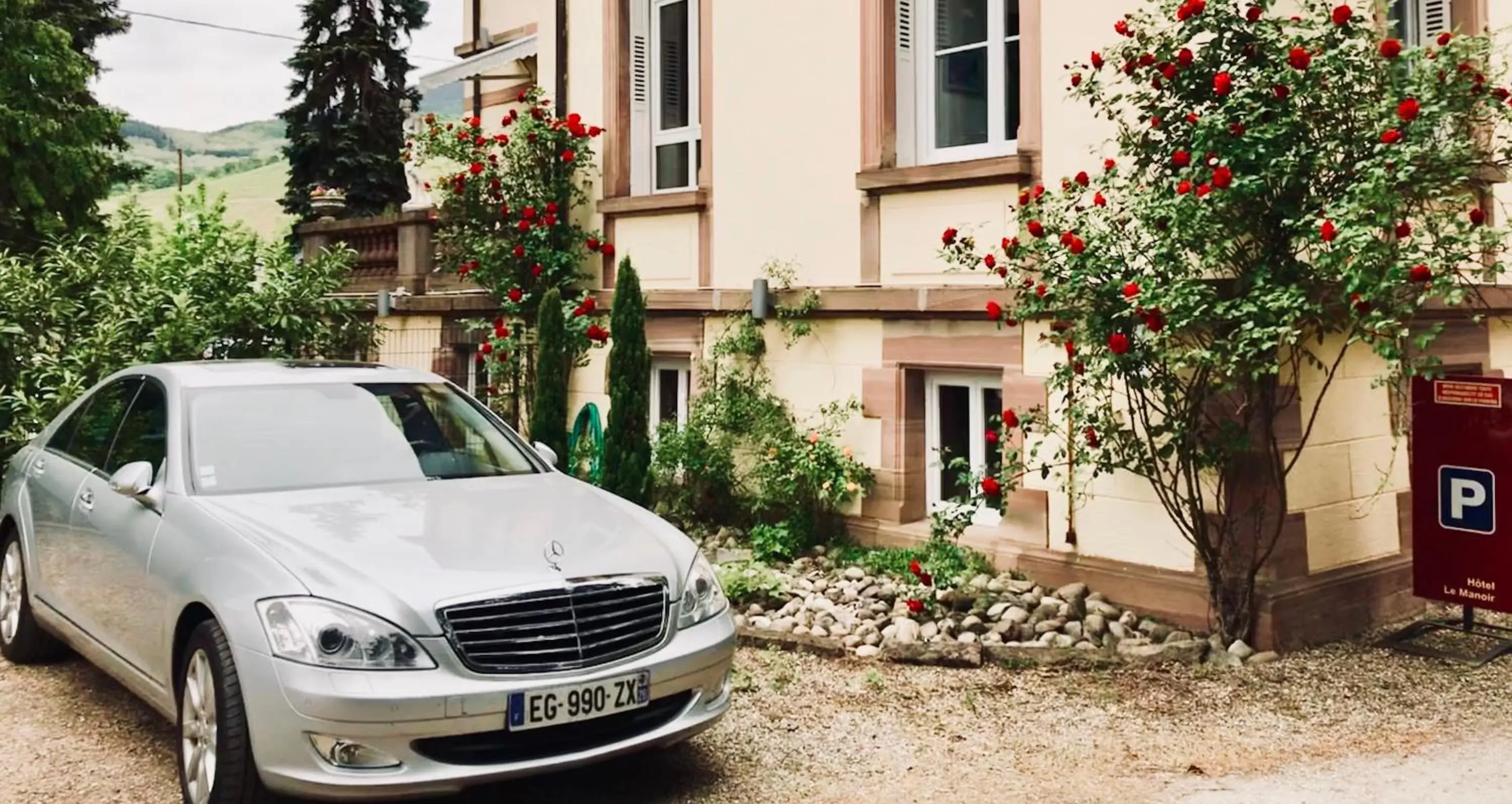 Property Building in Hôtel Le Manoir