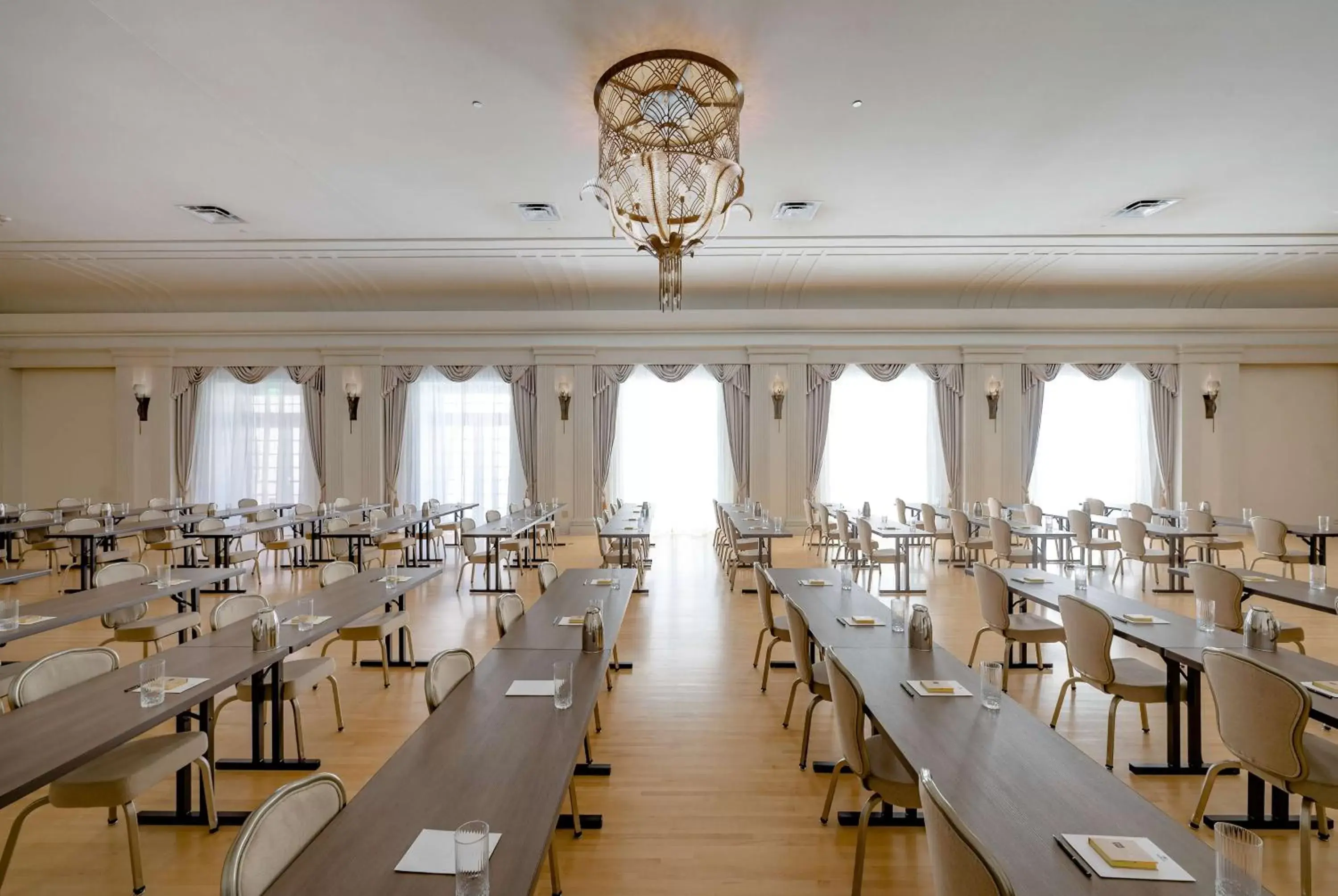 Meeting/conference room in Hotel Fort Des Moines, Curio Collection By Hilton