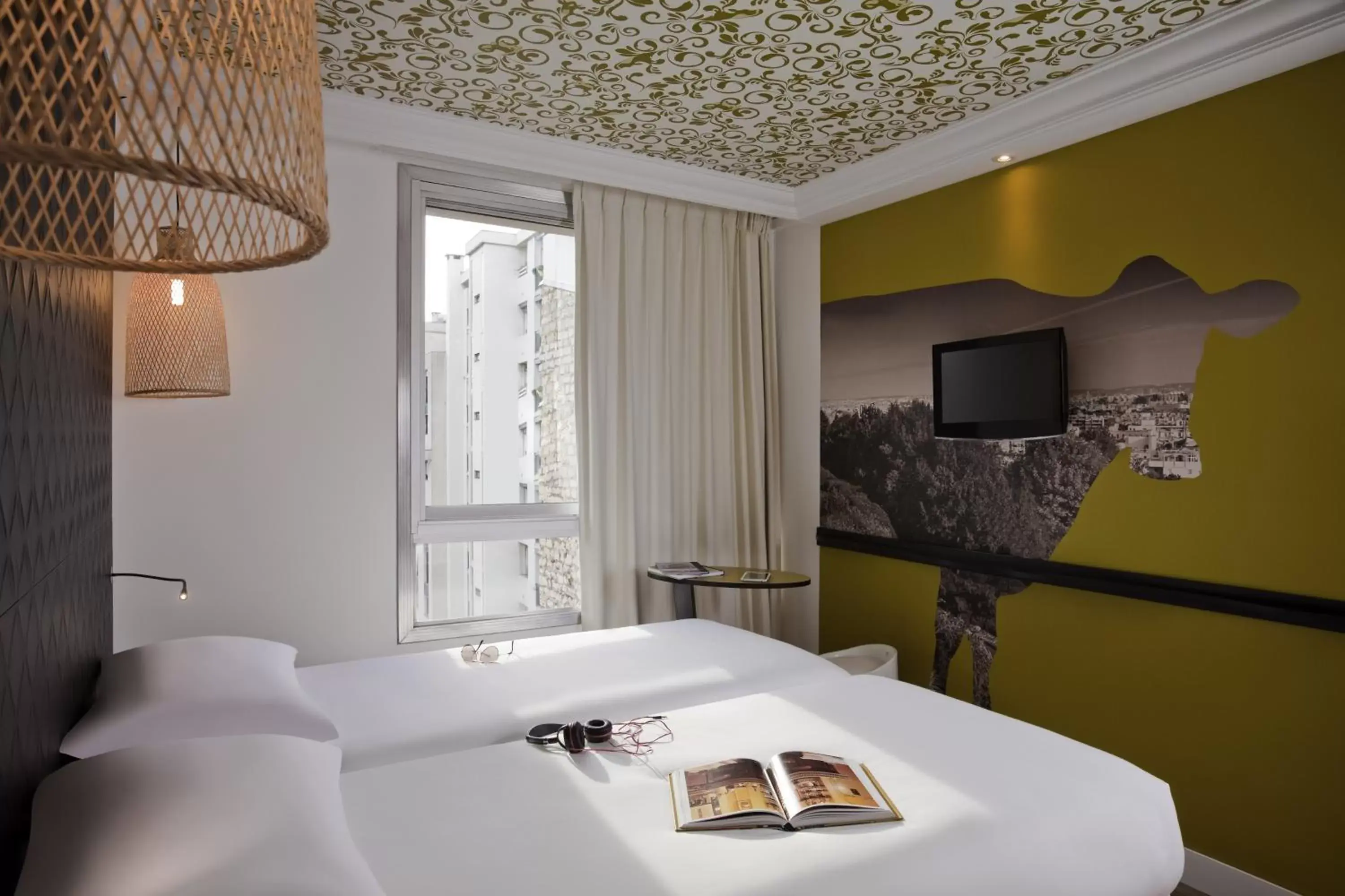Bed in ibis Styles Paris Buttes Chaumont
