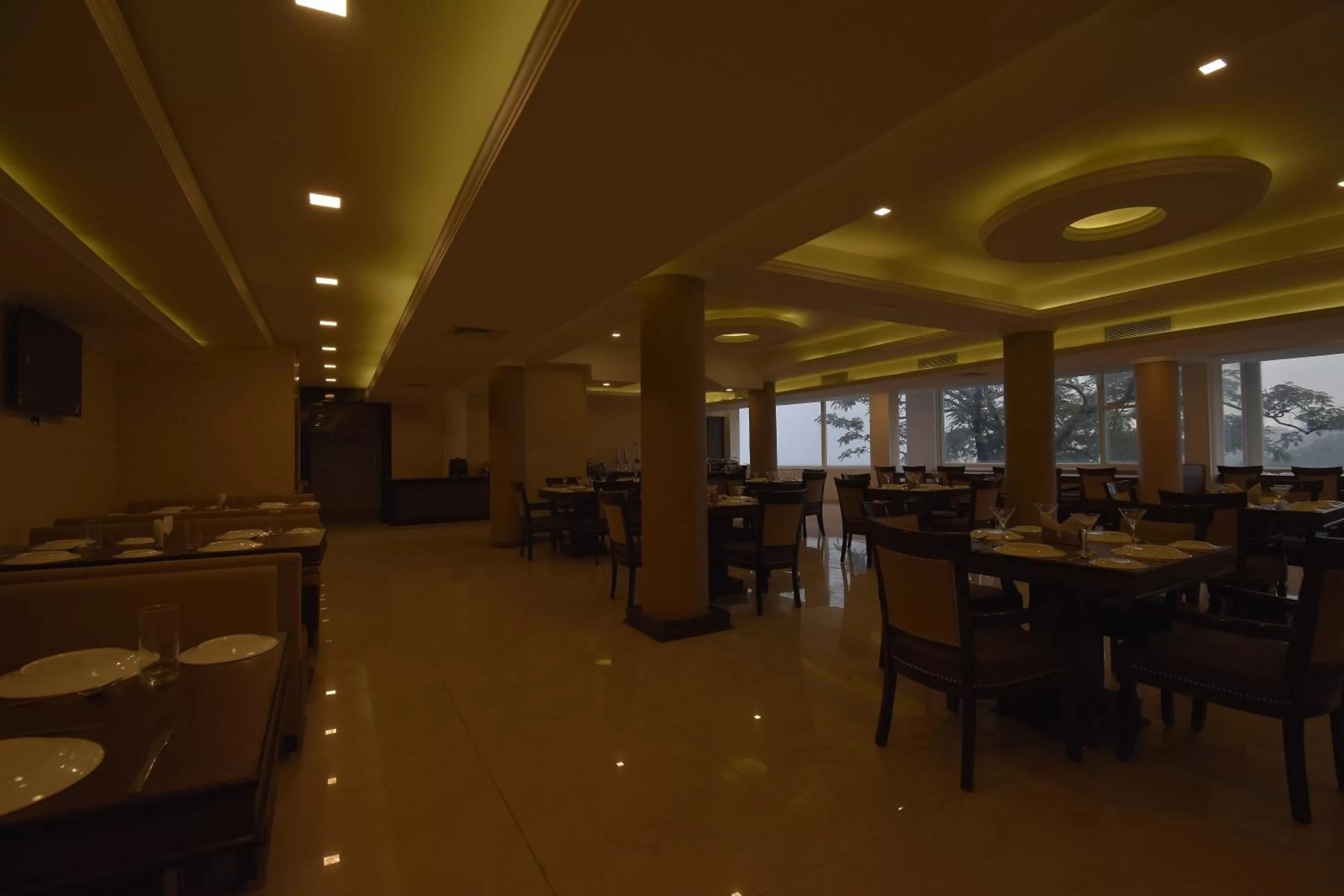 Restaurant/Places to Eat in The Royal Castle AC Centralized