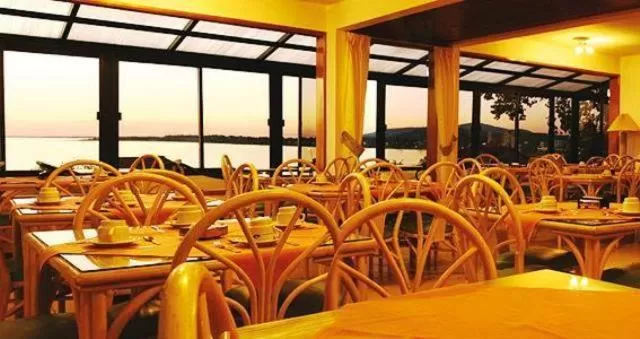 Restaurant/places to eat in Hotel Ricadi