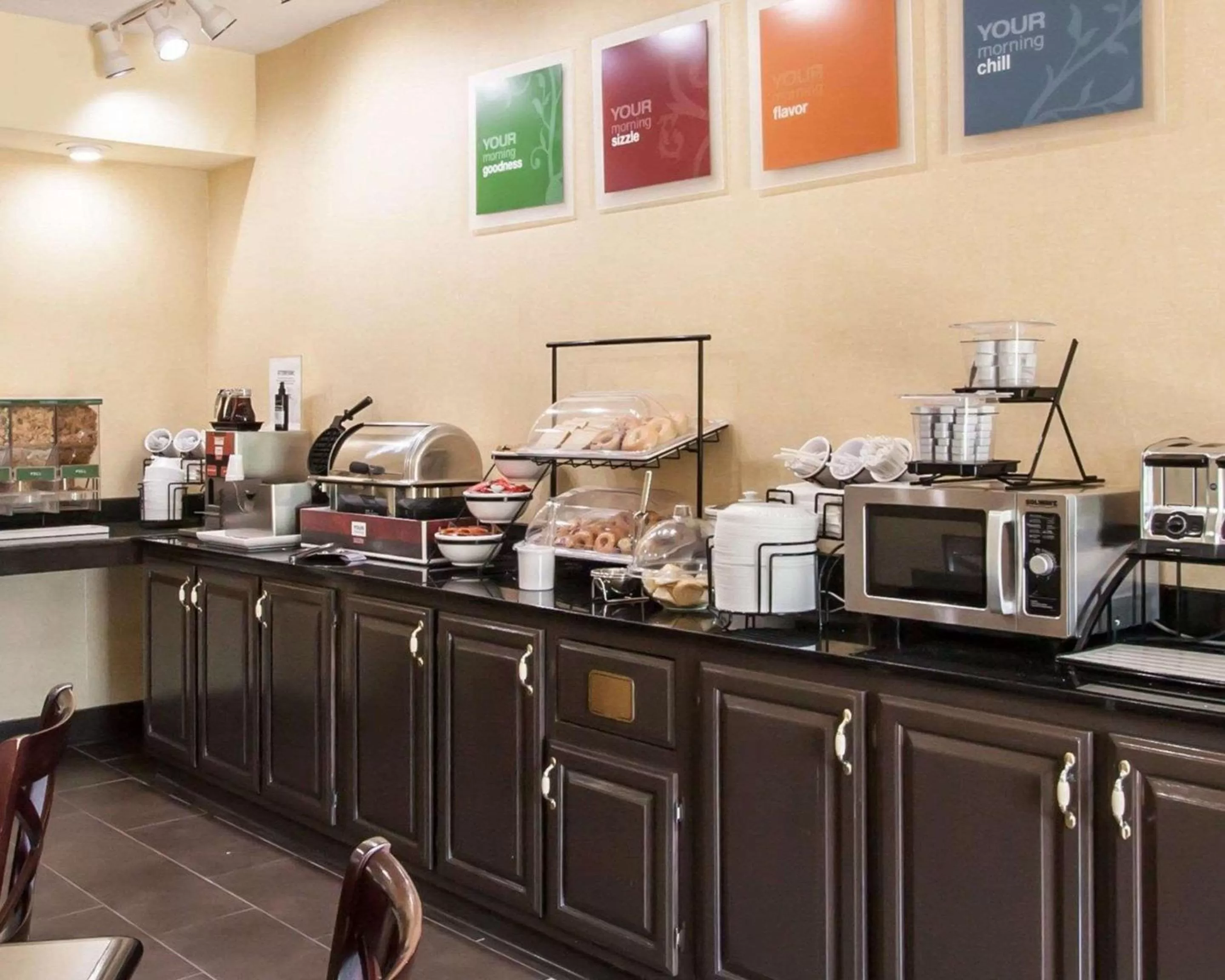 Restaurant/places to eat in Quality Inn Hayti North