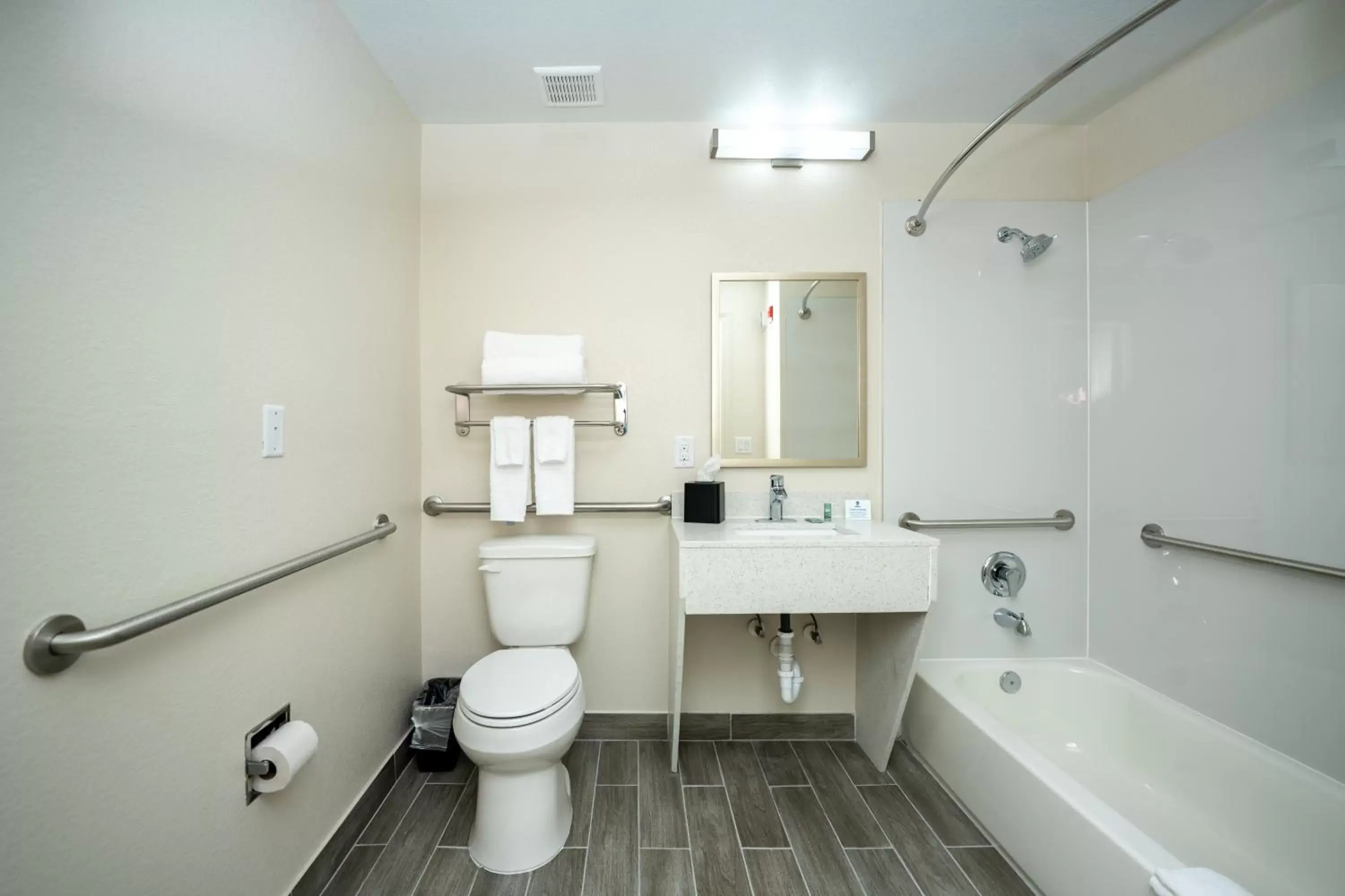 Bathroom in Best Western Houston Bush Intercontinental Airport Inn