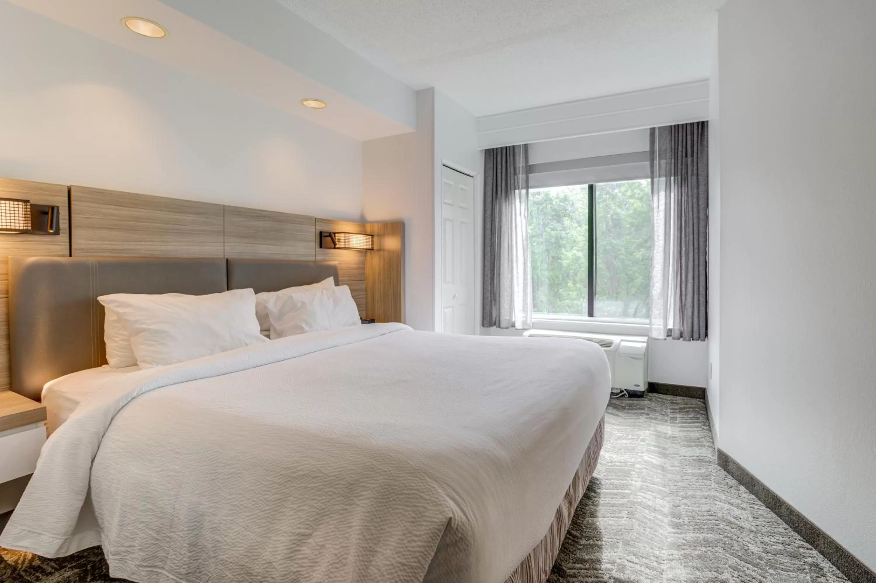 Bedroom, Bed in SpringHill Suites Gainesville