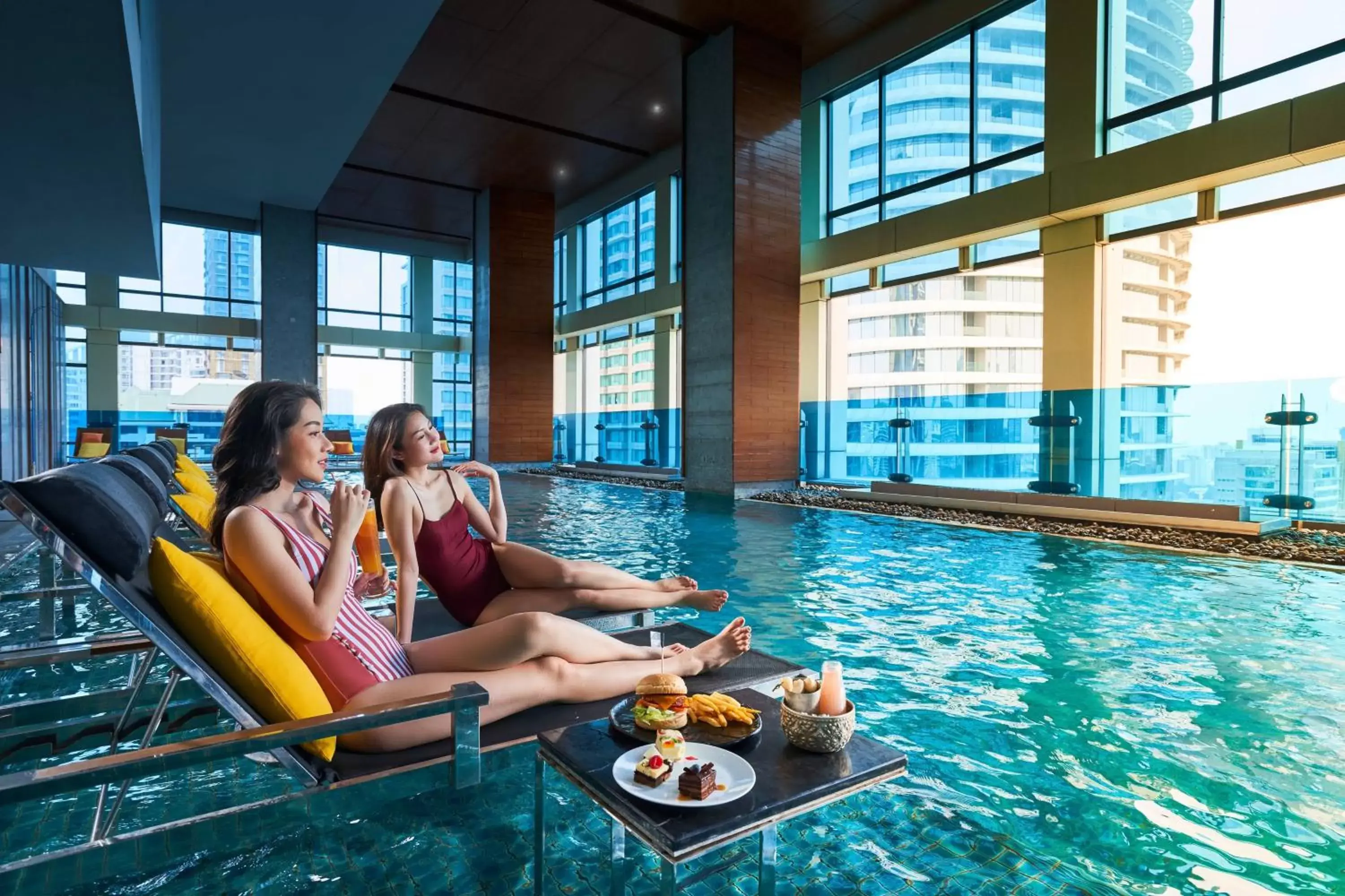 Swimming pool in Renaissance Bangkok Ratchaprasong Hotel