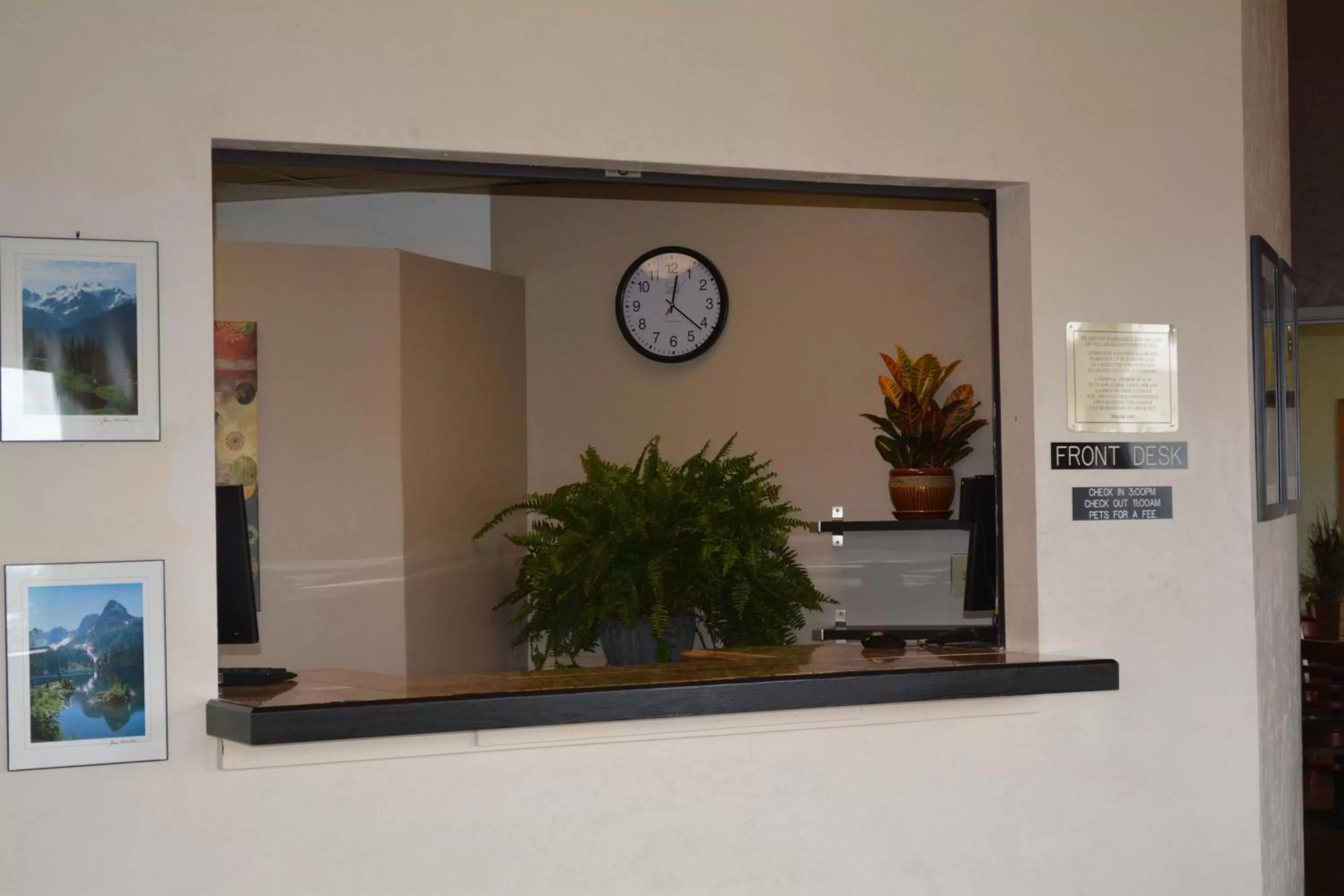 Lobby or reception in Super 8 by Wyndham Port Angeles at Olympic National Park