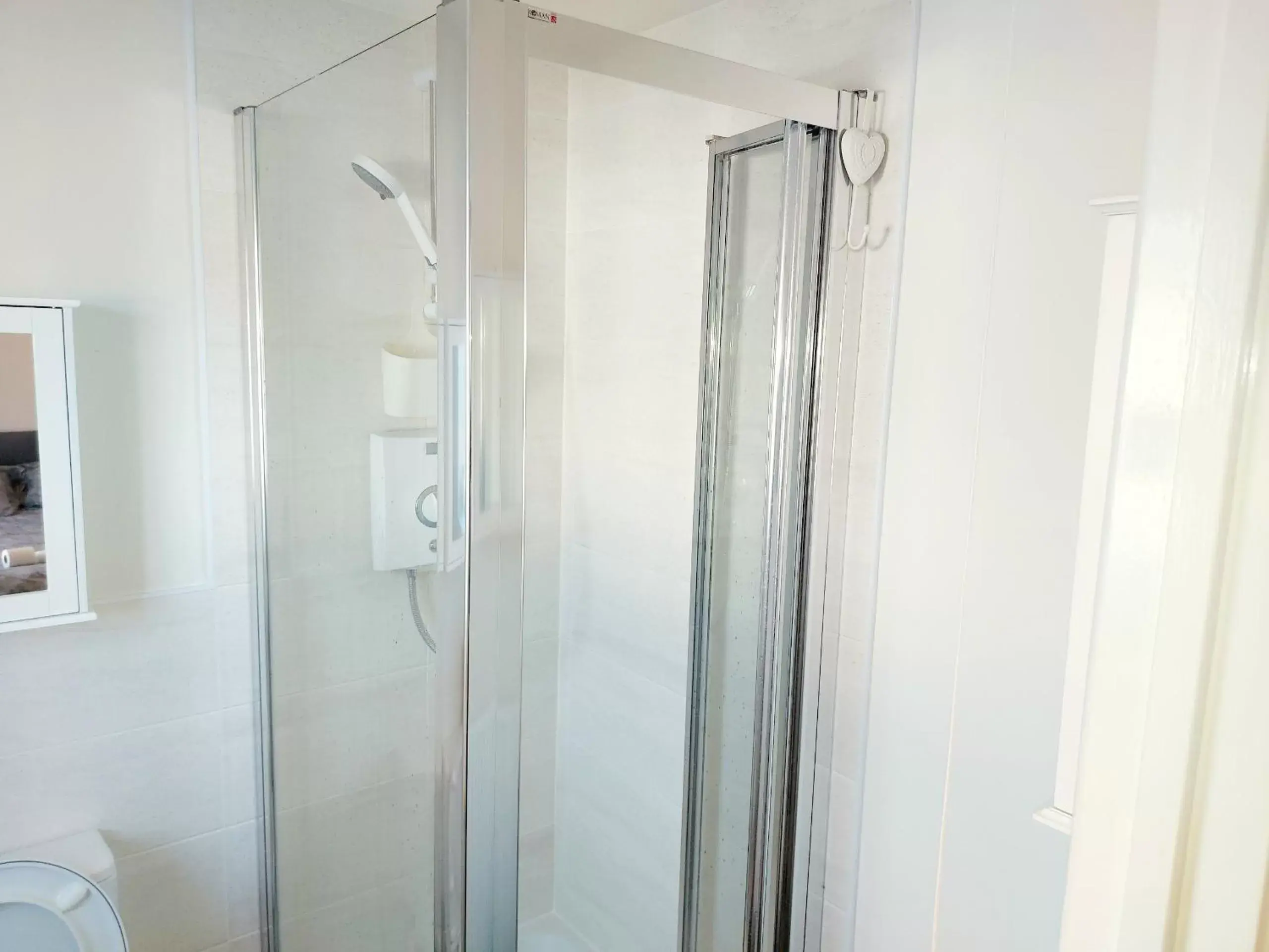 Shower, Bathroom in 3-BED HOME, FULL KITCHEN, ENSUITE, in TELFORD OAKENGATES KETLEY
