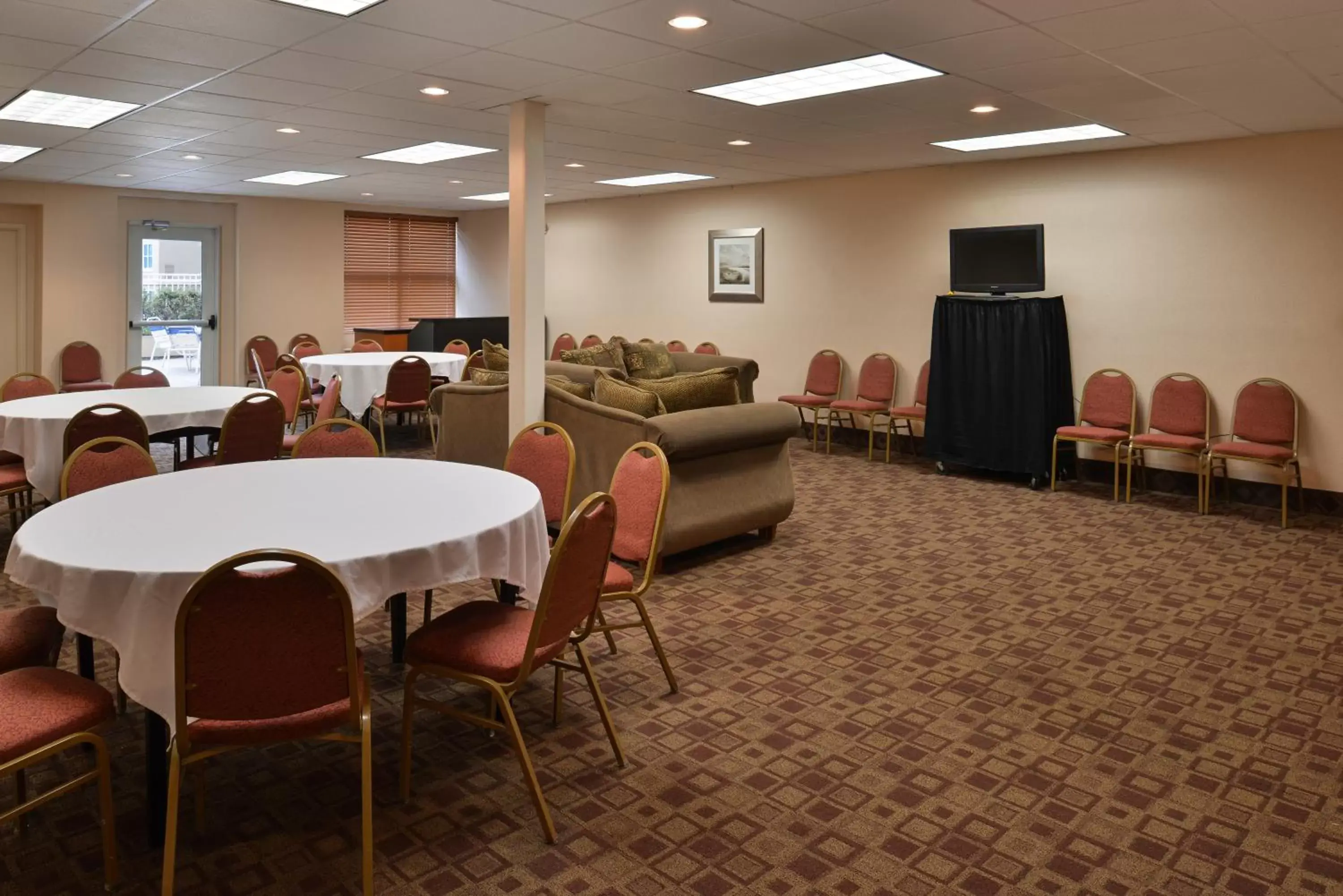 Restaurant/places to eat in Holiday Inn Martinsburg, an IHG Hotel