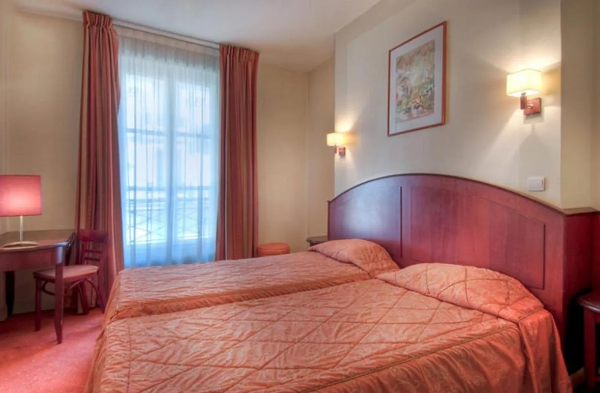 Photo of the whole room, Bed in Hotel Le Faubourg Opera