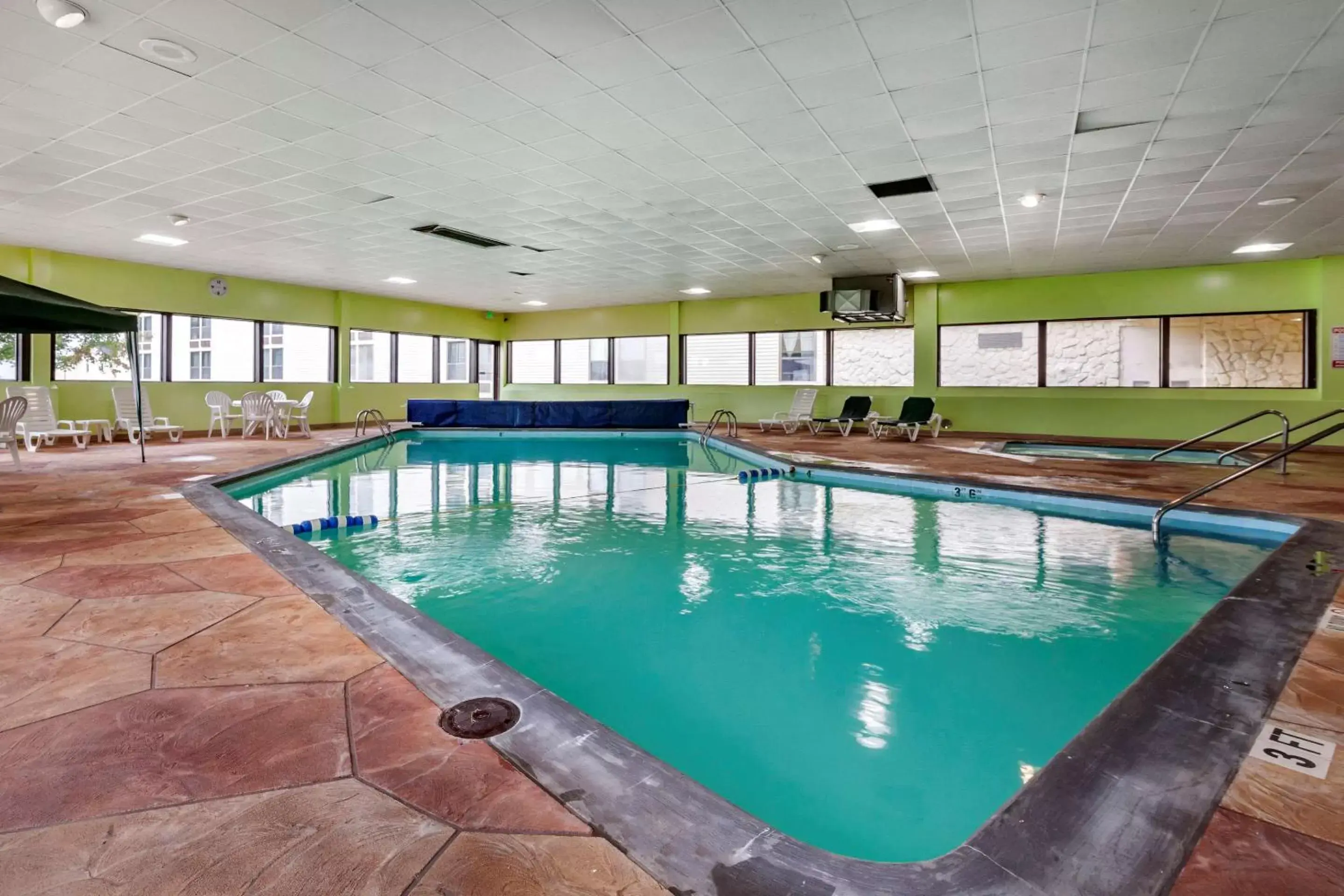 Activities, Swimming Pool in Quality Inn & Suites