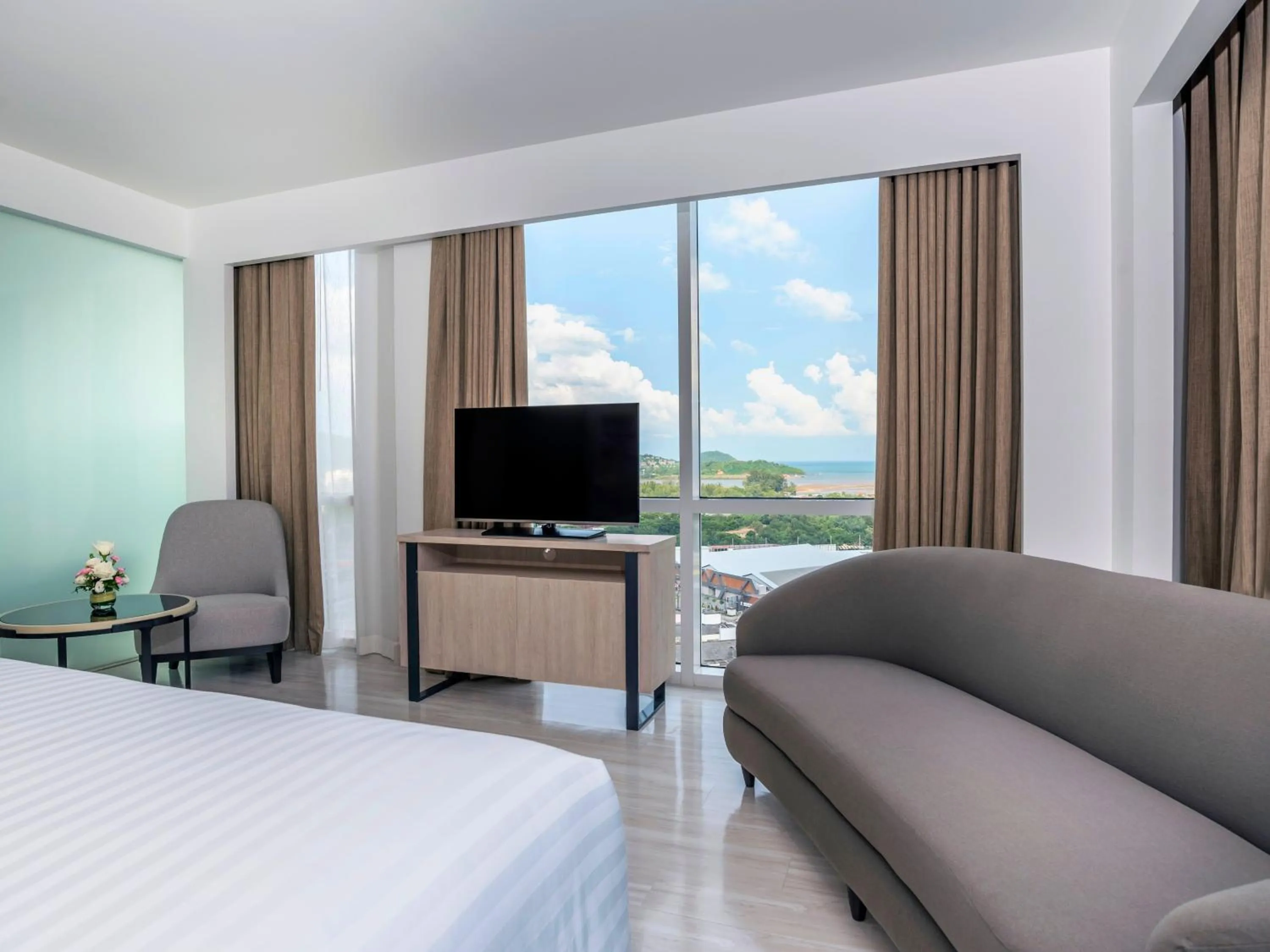TV and multimedia, Bed in Novotel Phuket City Phokeethra