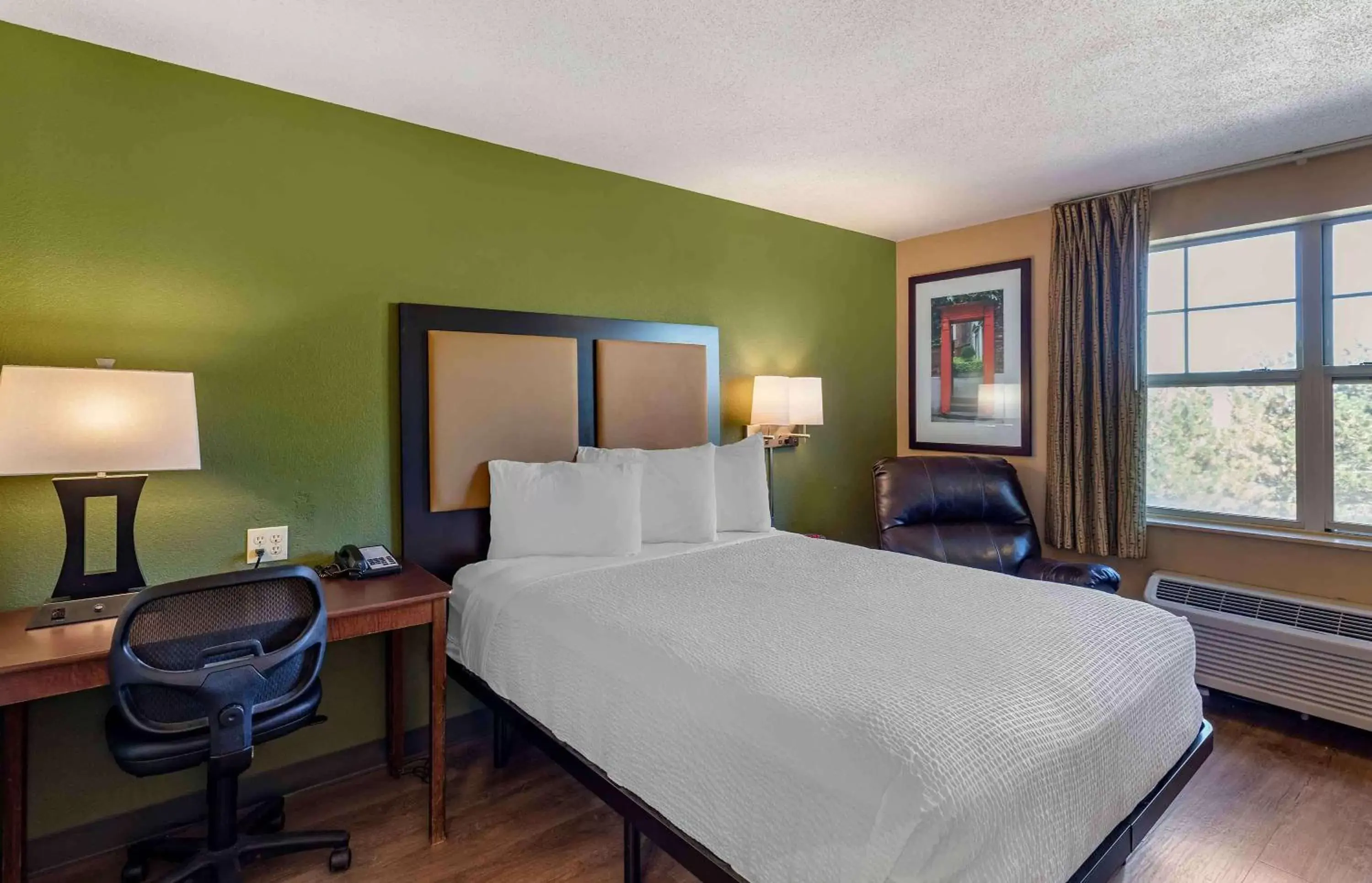 Bedroom, Bed in Extended Stay America Suites - Denver - Westminster