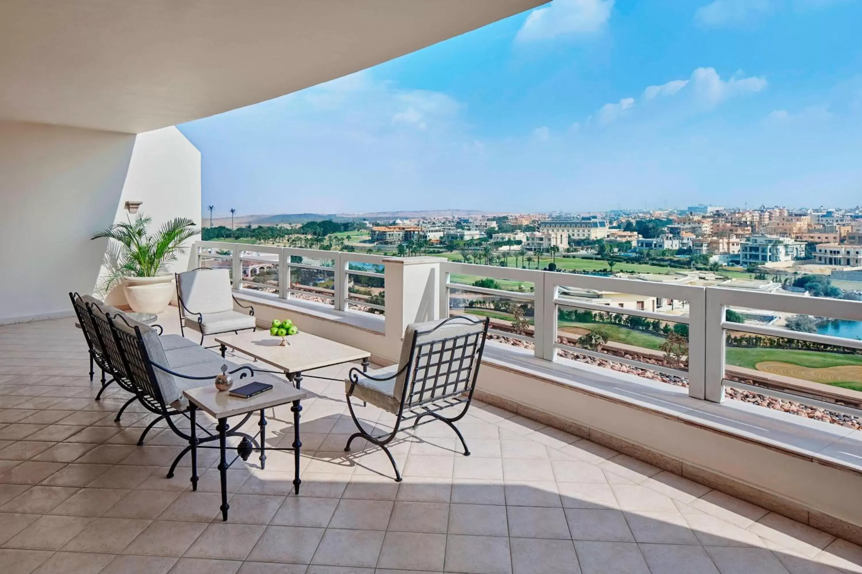 Photo of the whole room, Balcony/Terrace in JW Marriott Hotel Cairo