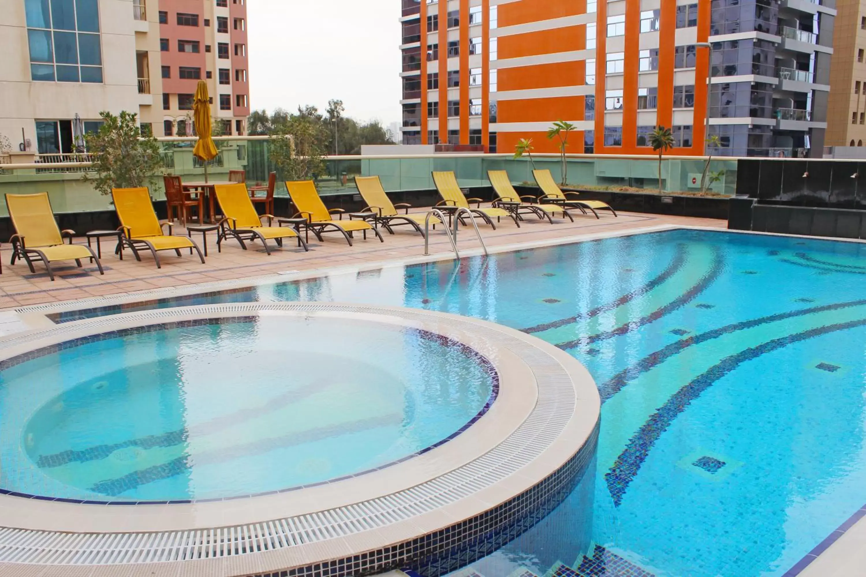 Hot Tub, Swimming Pool in Dunes Hotel Apartment Oud Metha, Bur Dubai