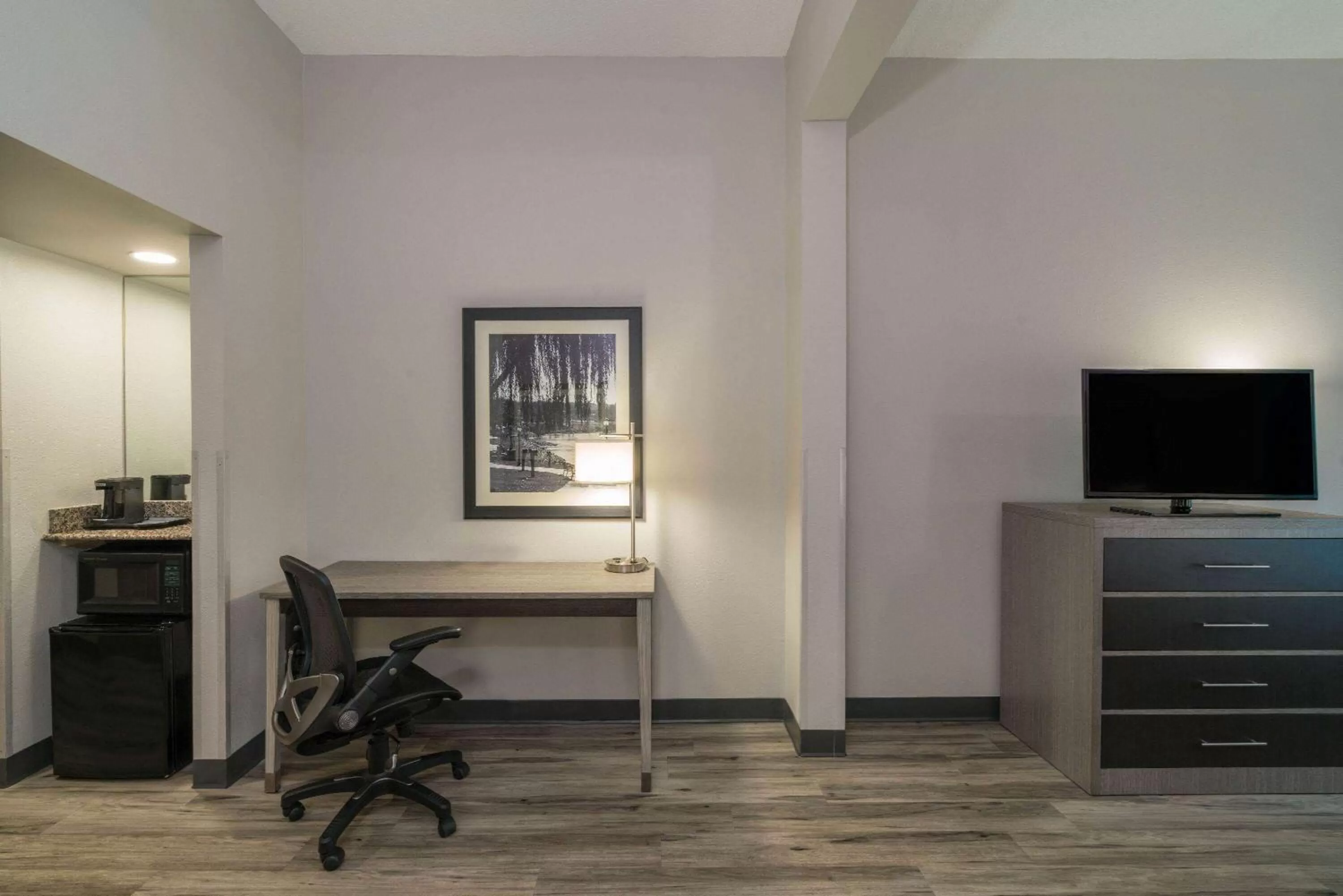 Photo of the whole room in La Quinta by Wyndham Clarksville