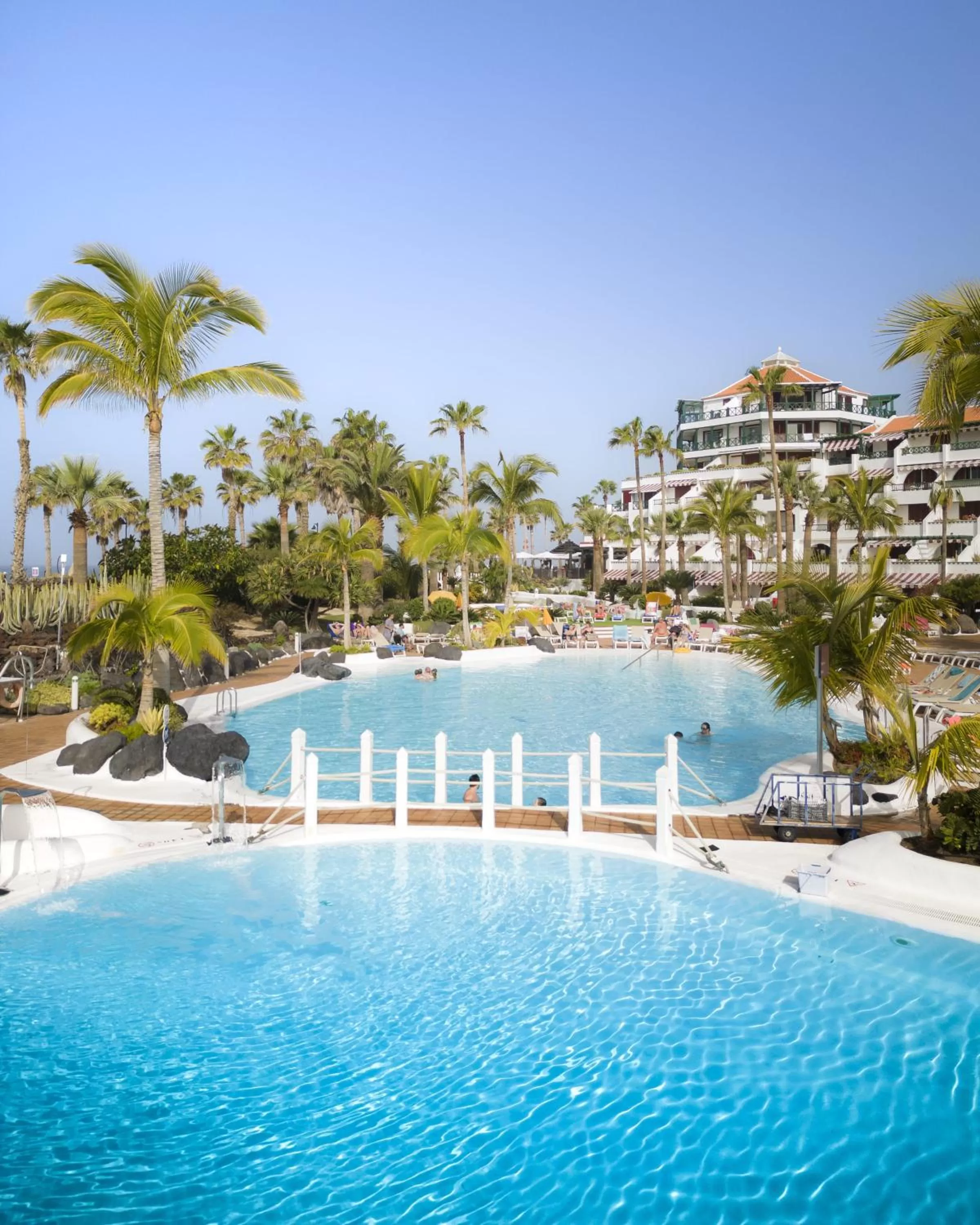 Swimming pool in Parque Santiago IV Official