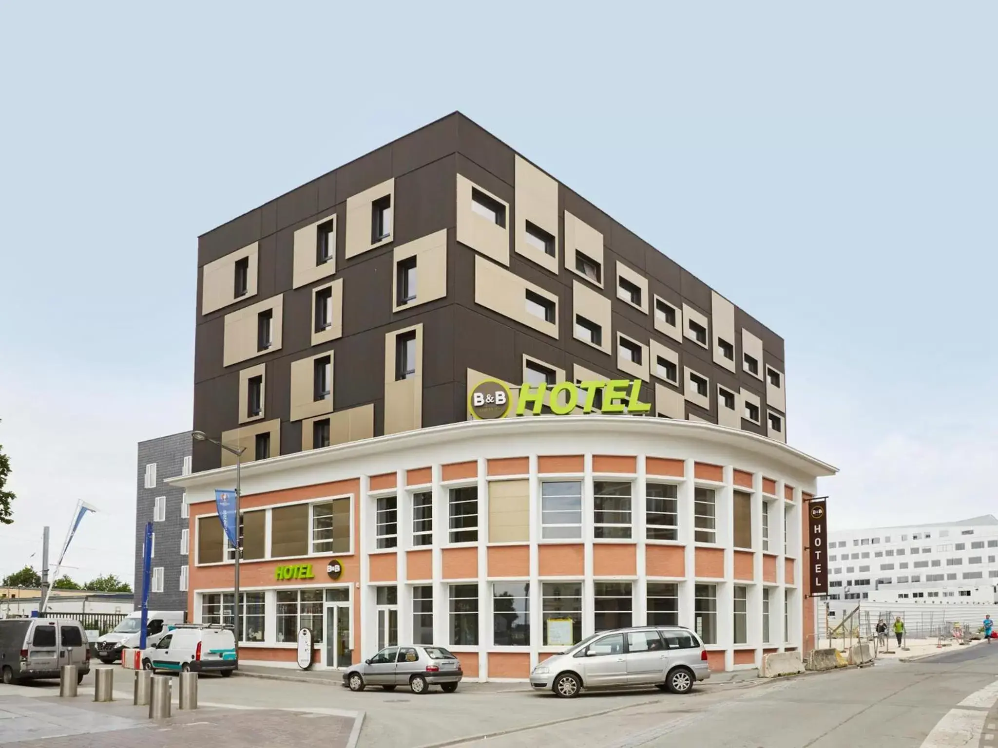 Facade/entrance, Property Building in B&B HOTEL Lille Roubaix Campus Gare