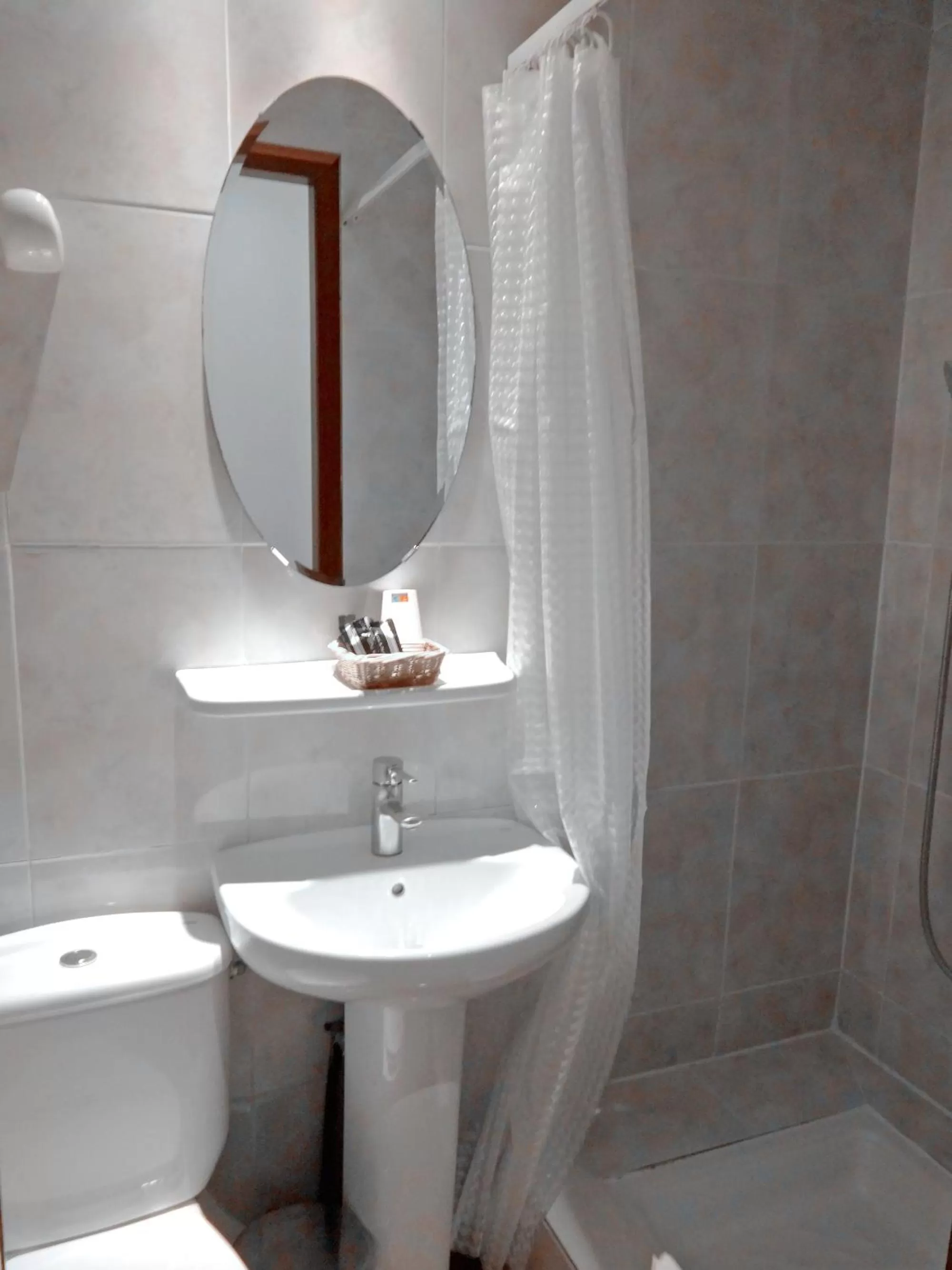 Shower in Hotel Lloret Ramblas