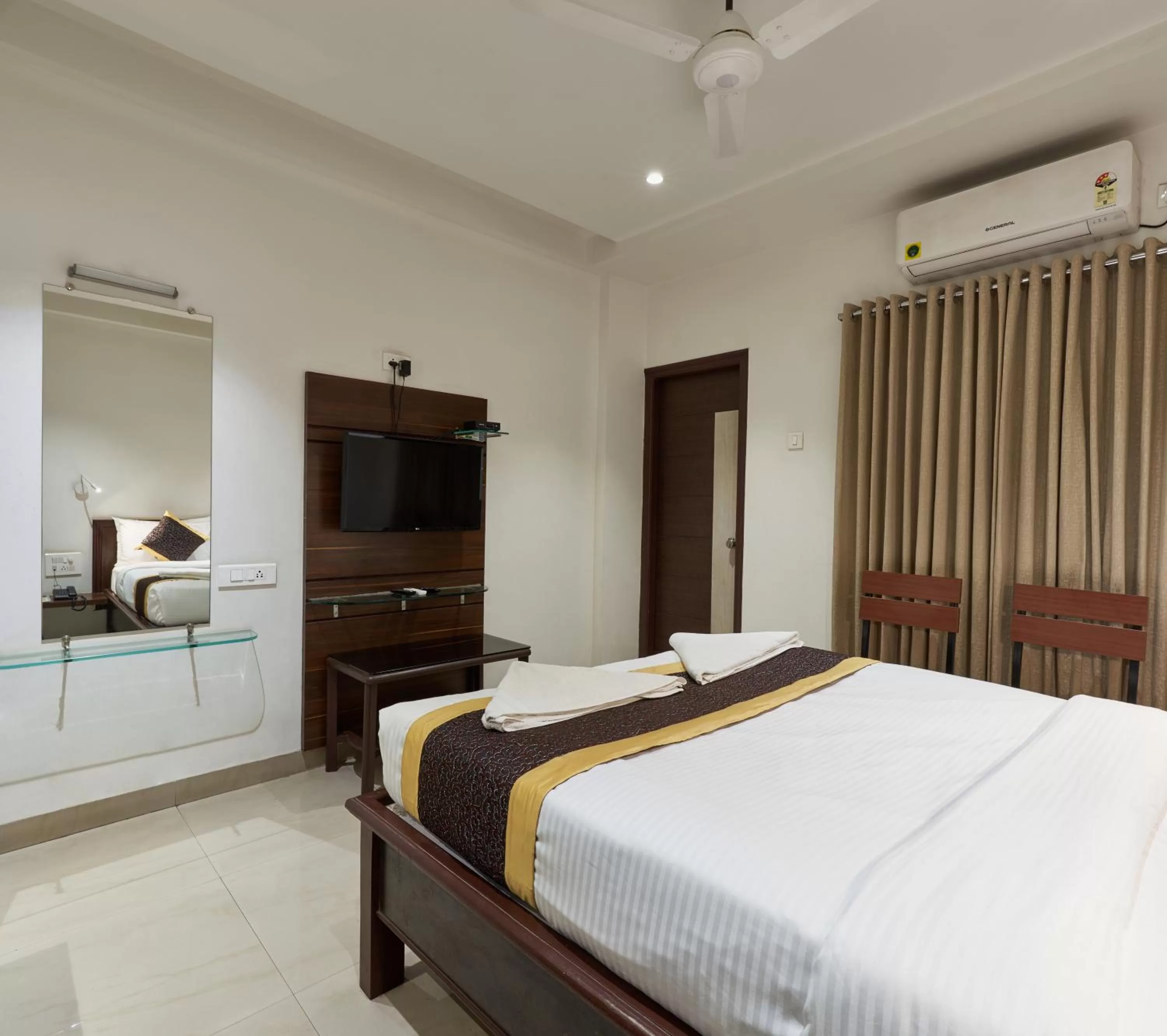 Photo of the whole room in Hotel Fortune Inn