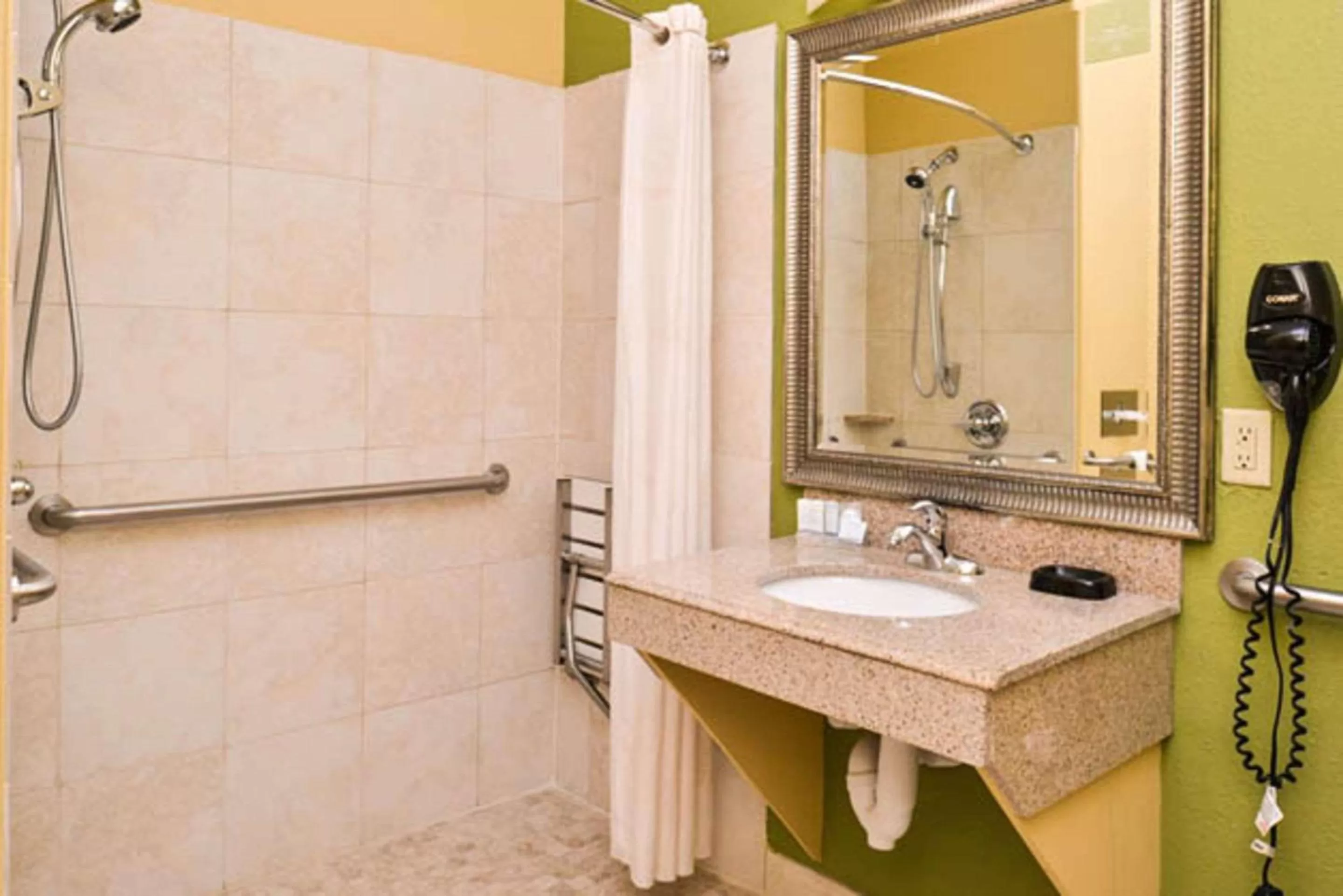 Bathroom in Sleep Inn and Suites Downtown Houston