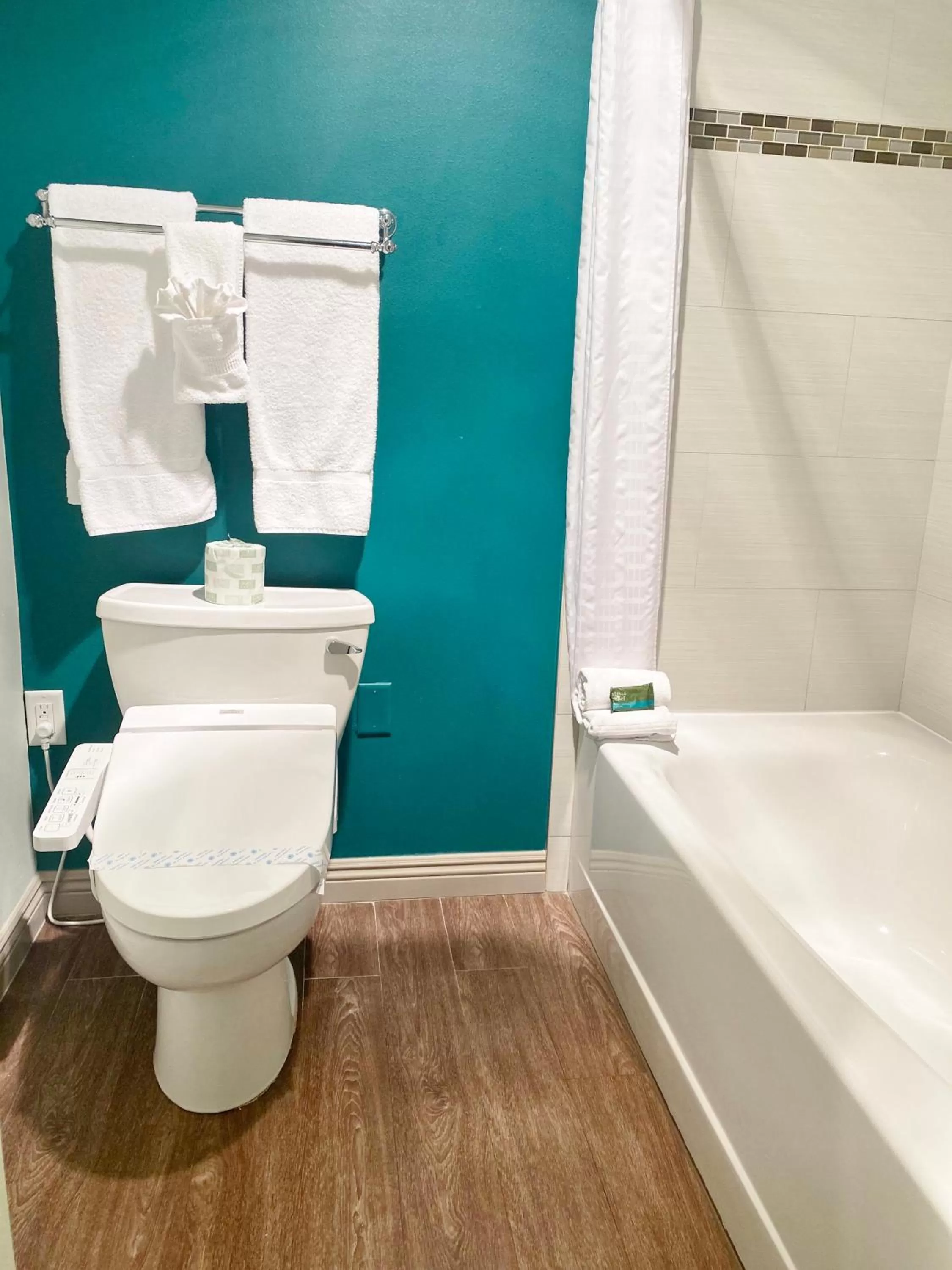 Bathroom in Redac Gateway Hotel Torrance