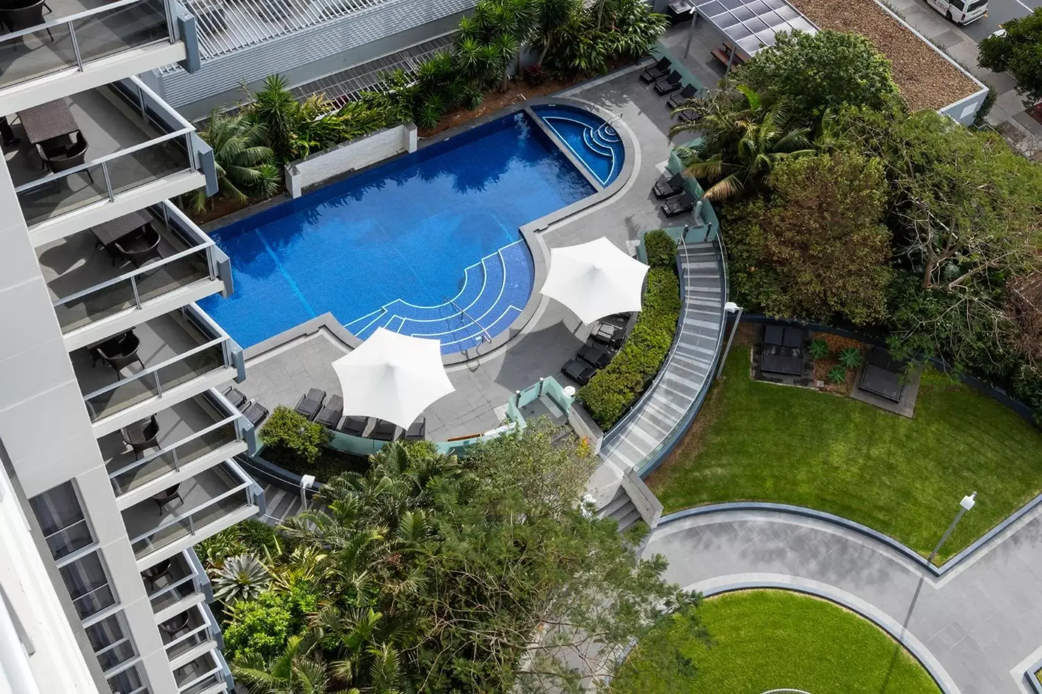 Garden, Pool View in Meriton Suites Broadbeach