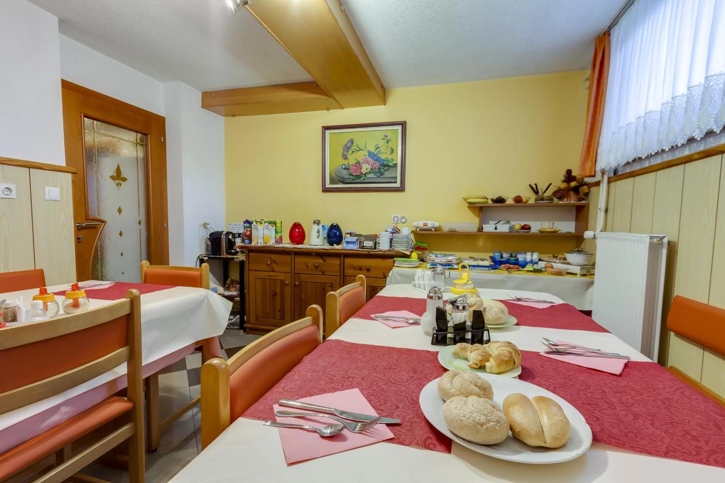 Breakfast, Bed in Rooms & Apartments Jana