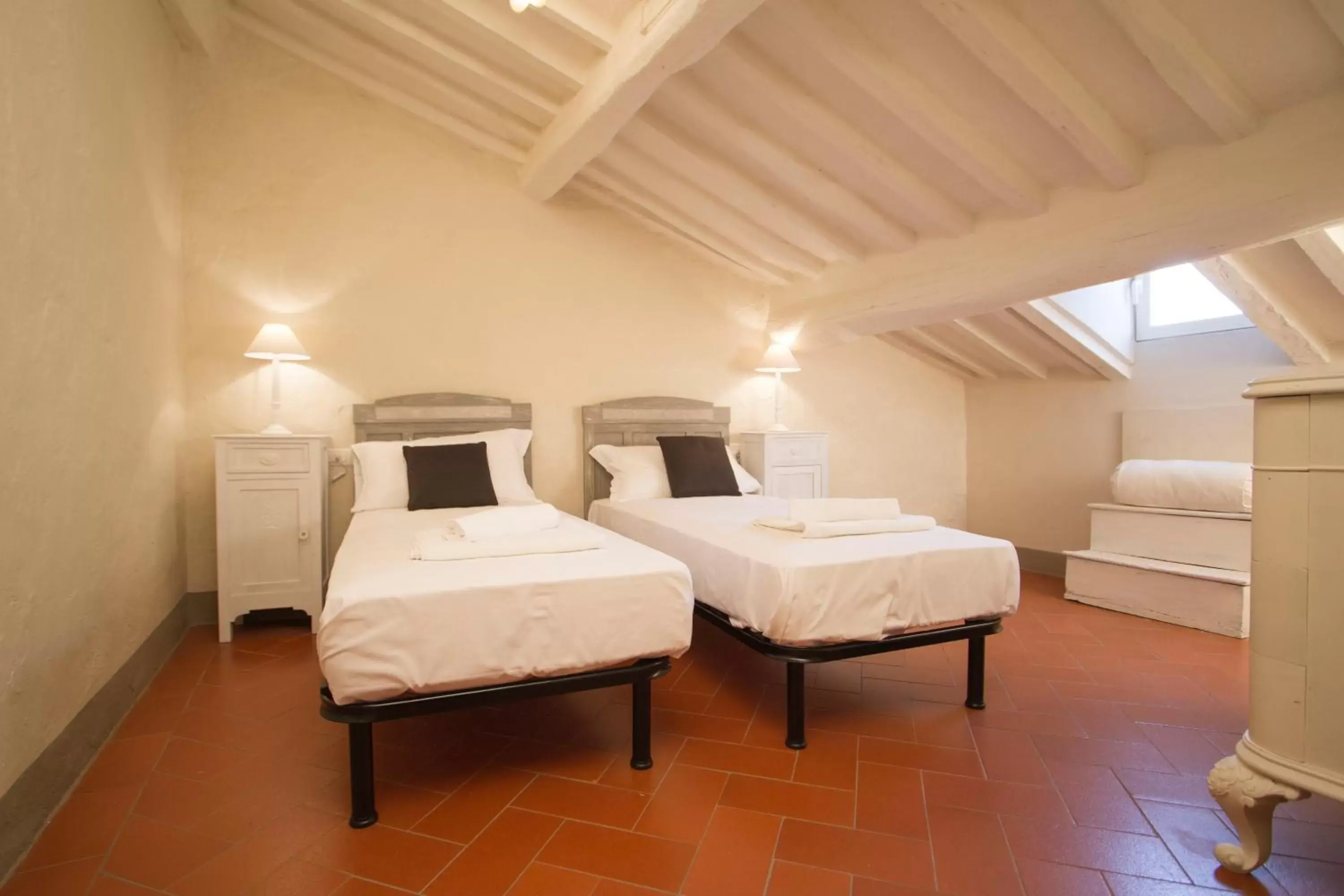 Bedroom, Bed in Cortona Suite