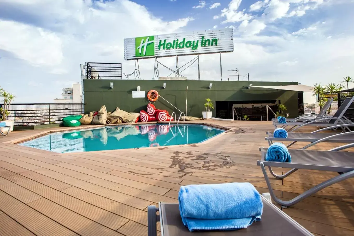 Balcony/Terrace, Swimming Pool in Holiday Inn Lisbon, an IHG Hotel