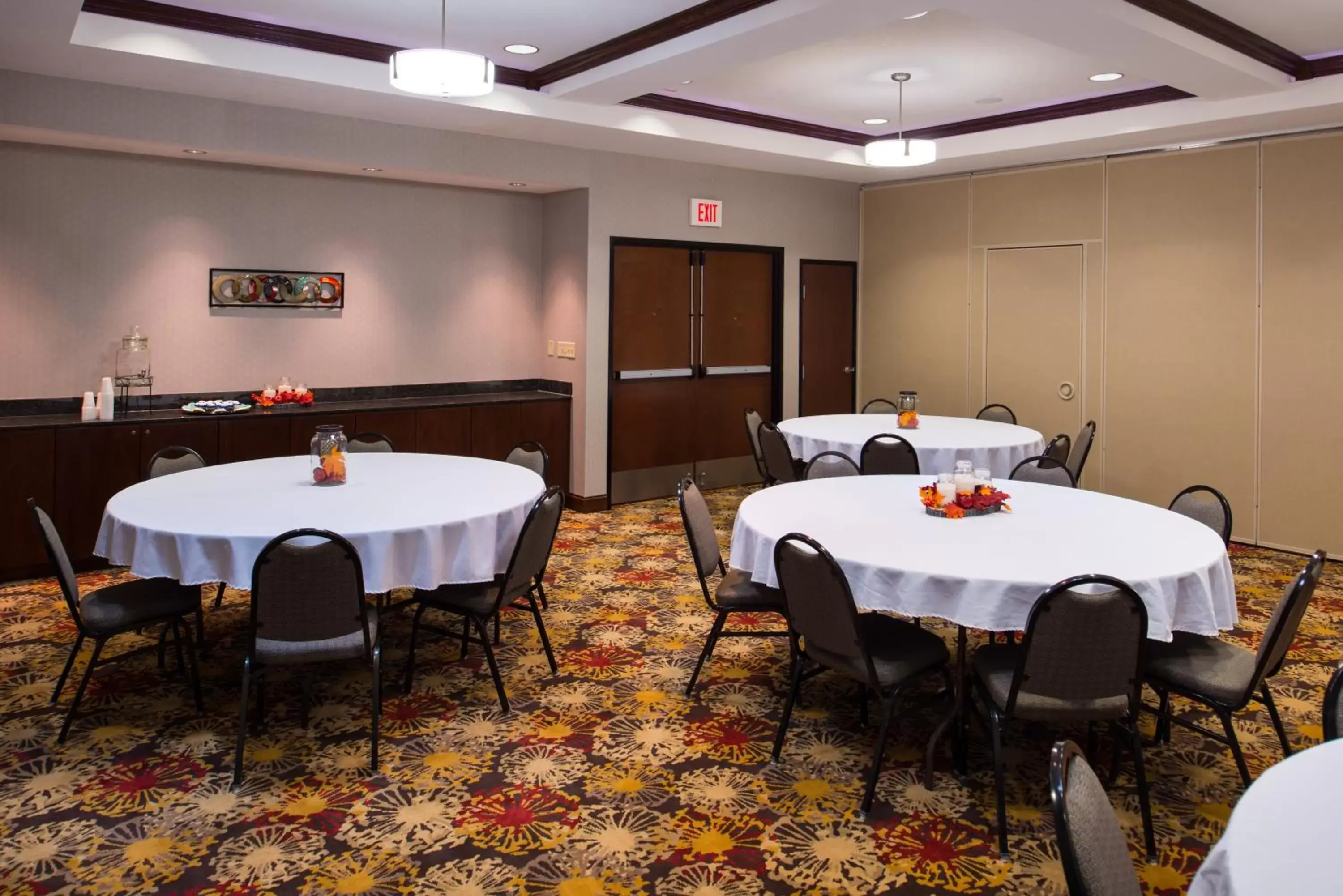 Meeting/conference room in Holiday Inn Express & Suites Pittsburg, an IHG Hotel