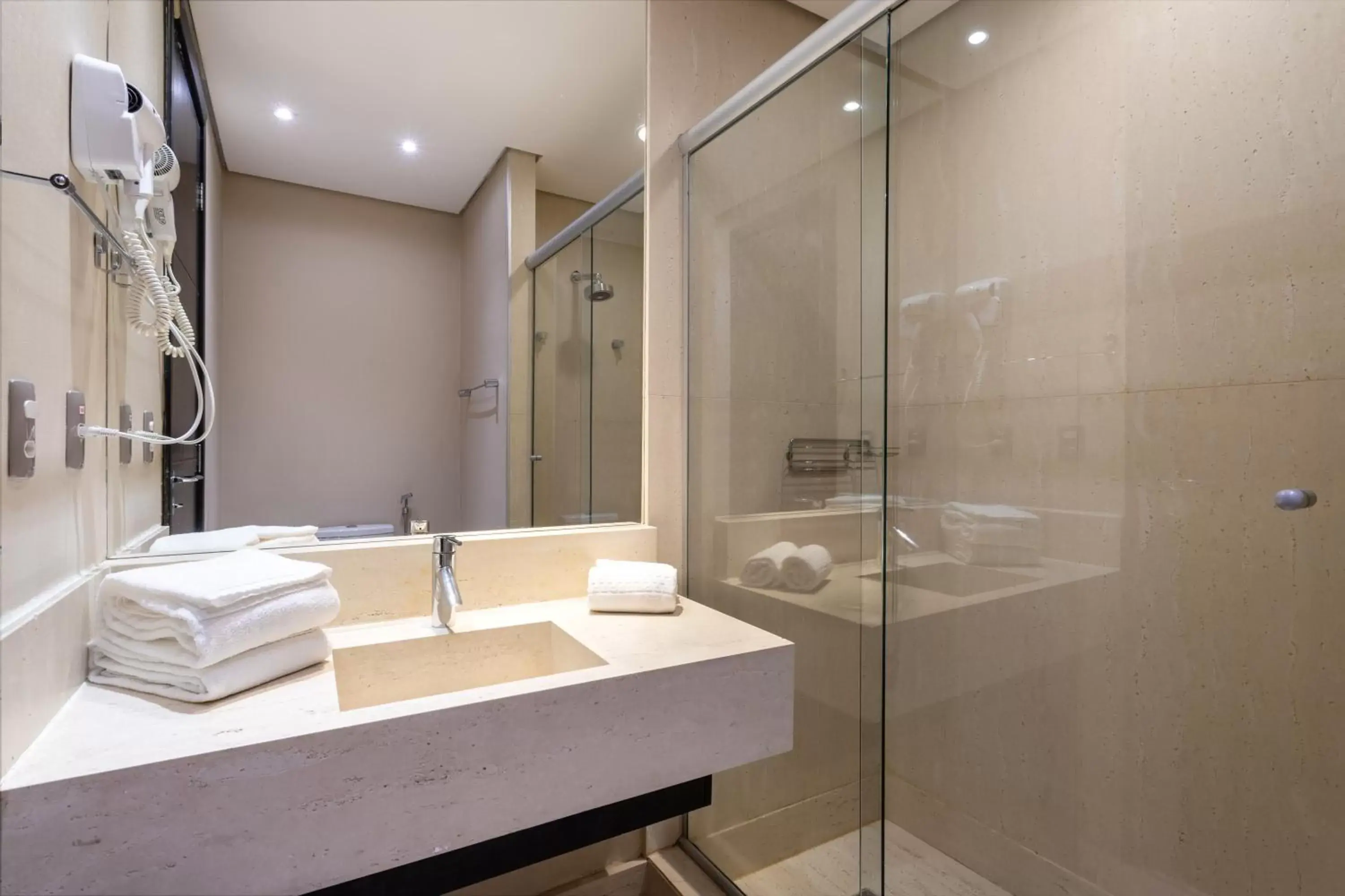 Shower, Bathroom in Tryp by Wyndham Belo Horizonte Savassi