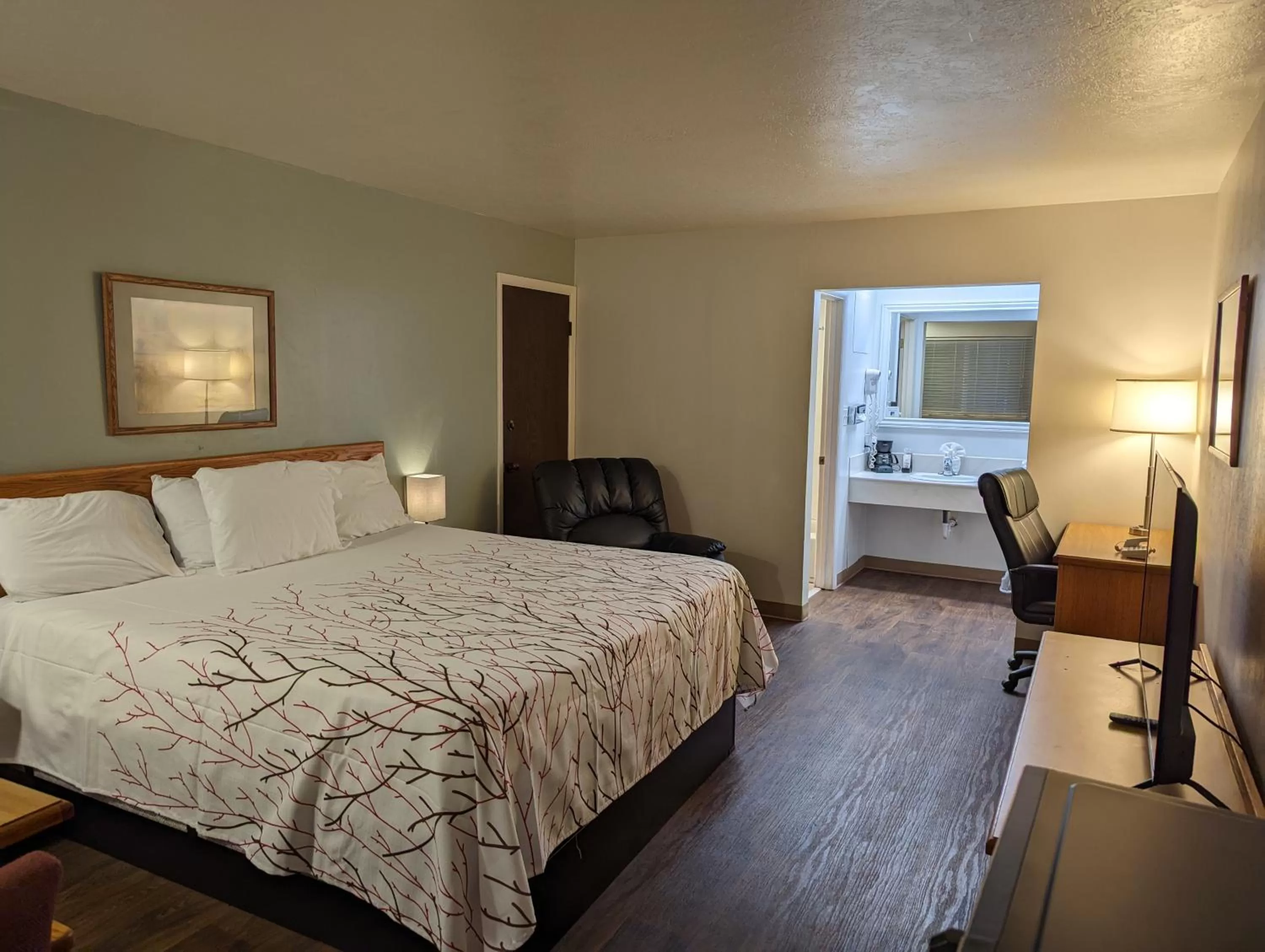 Bed in Henry's Fork Inn