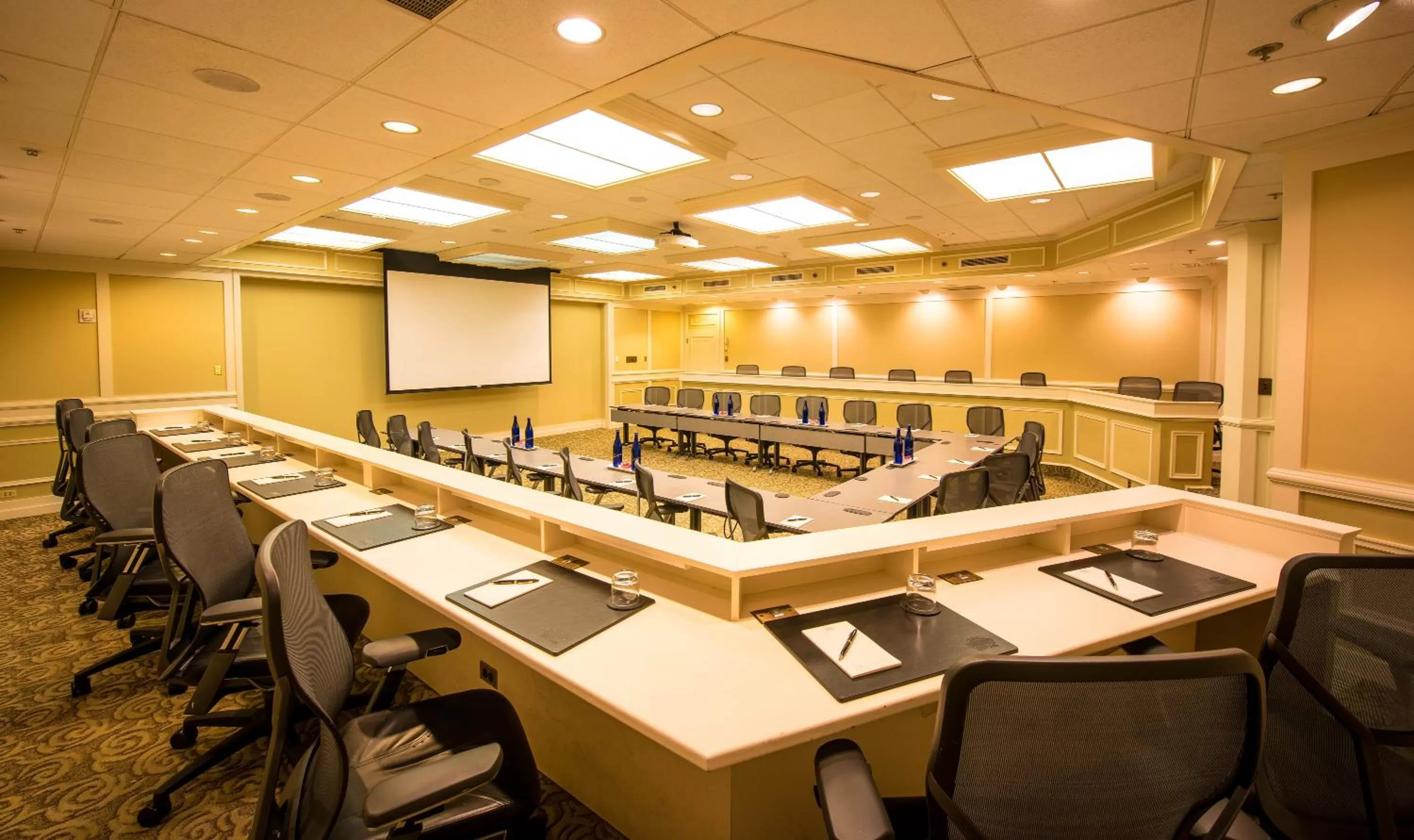 Business facilities in Hotel Du Pont