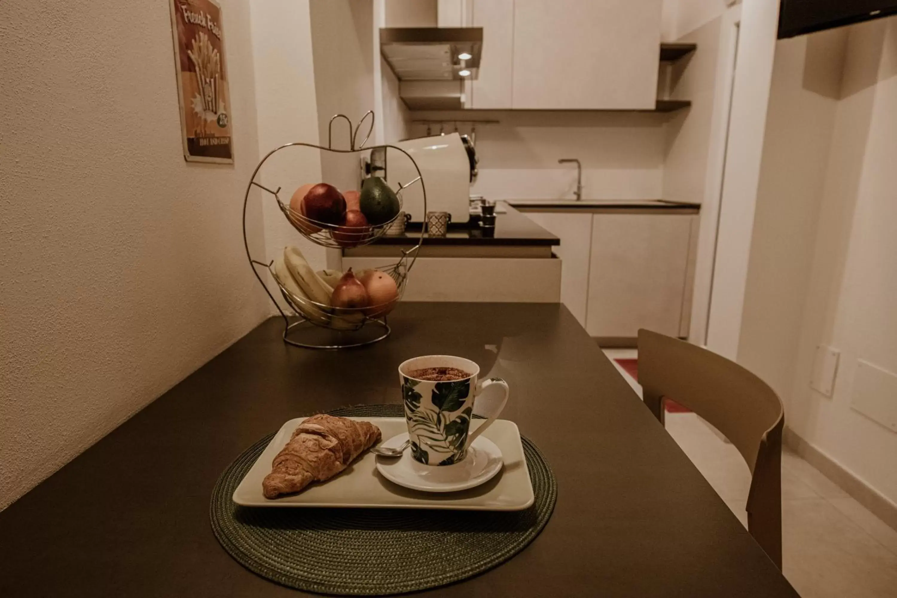 Coffee/tea facilities, Dining Area in Pacuvius Home Suite B&B