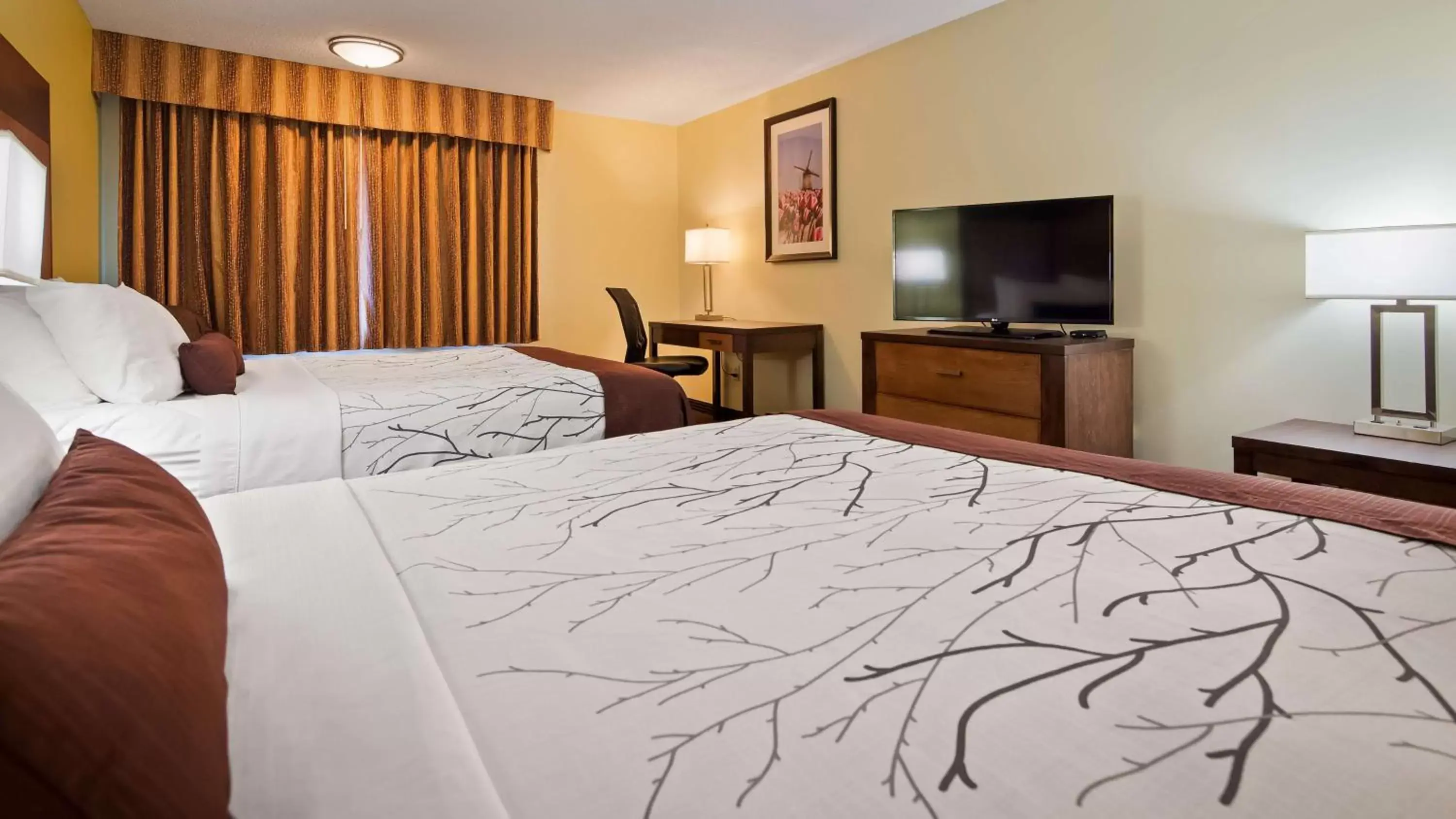 Bedroom, Bed in Best Western Plus Holland Inn & Suites