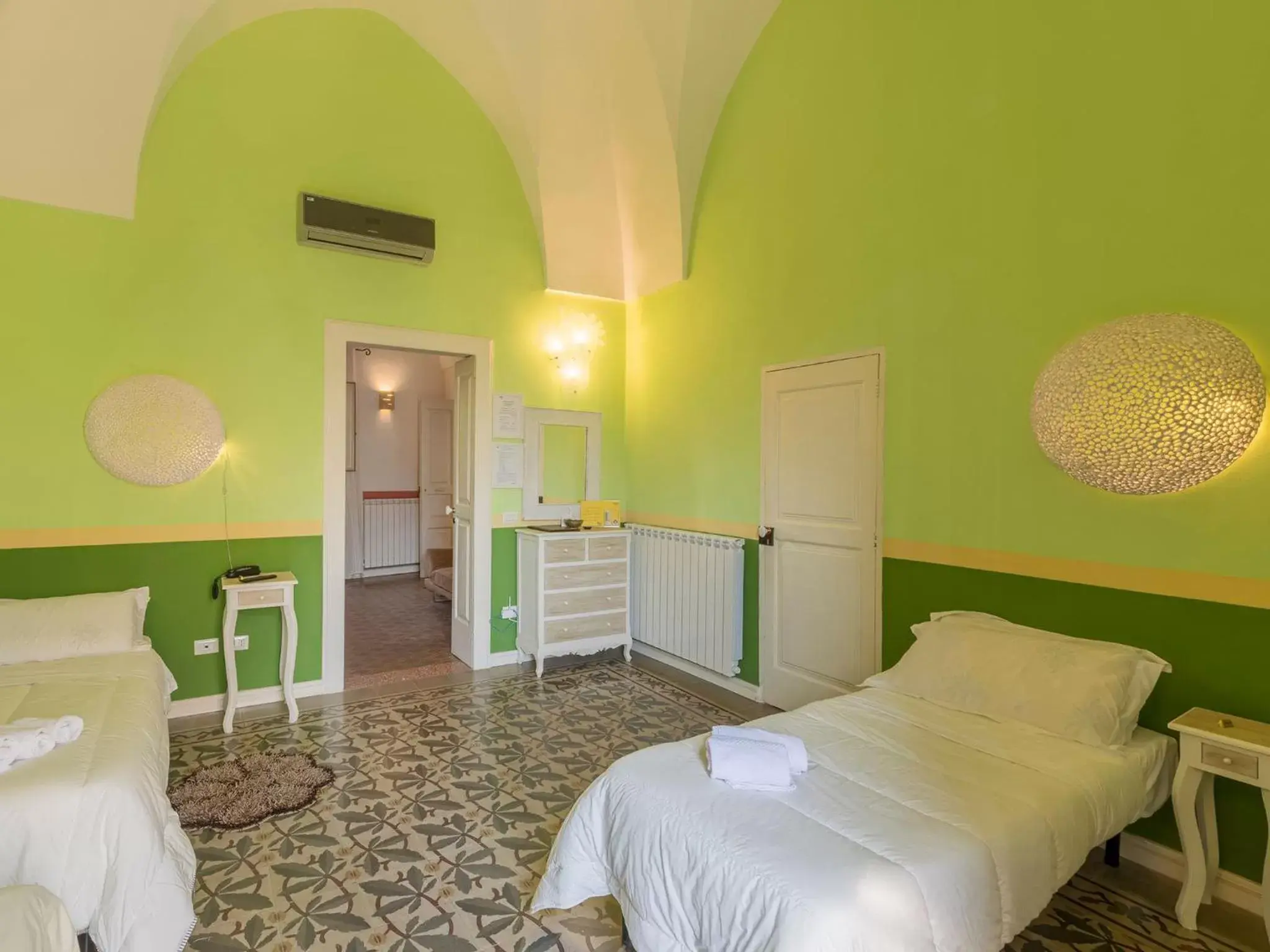 Photo of the whole room, Bed in La Naca Della Taranta B&B