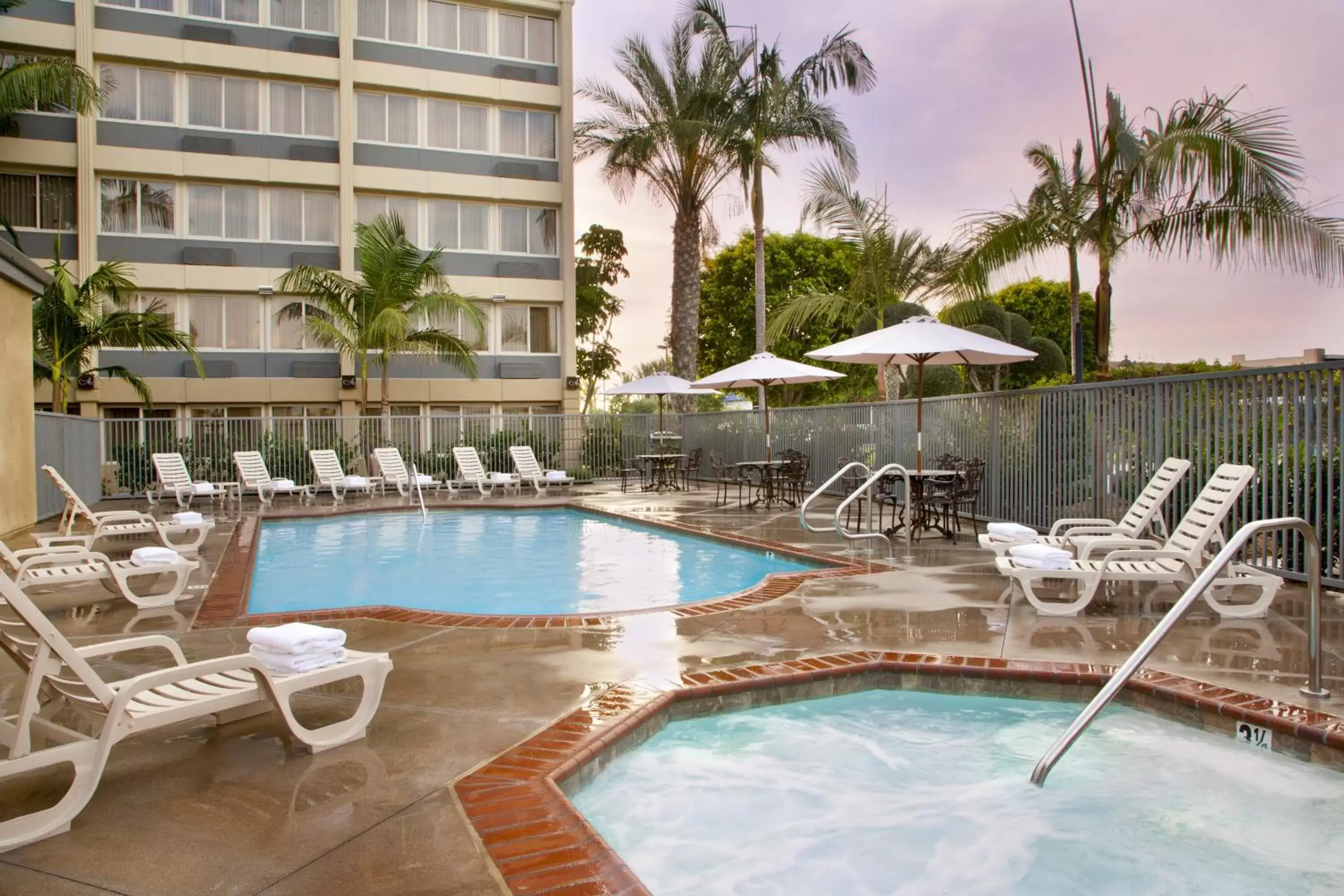 Swimming Pool in ALO Hotel by Ayres