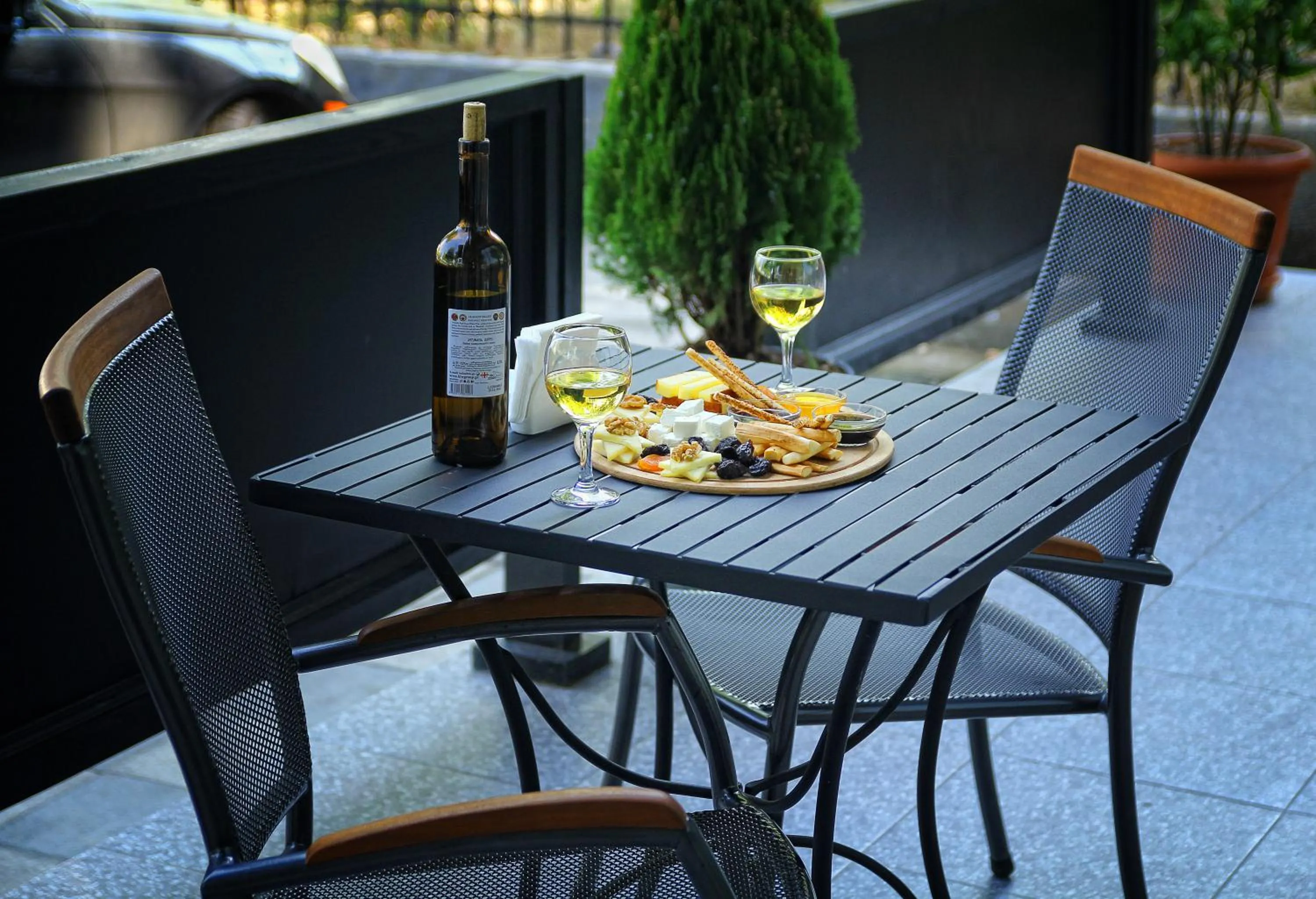 Lunch in Rogalux Blue