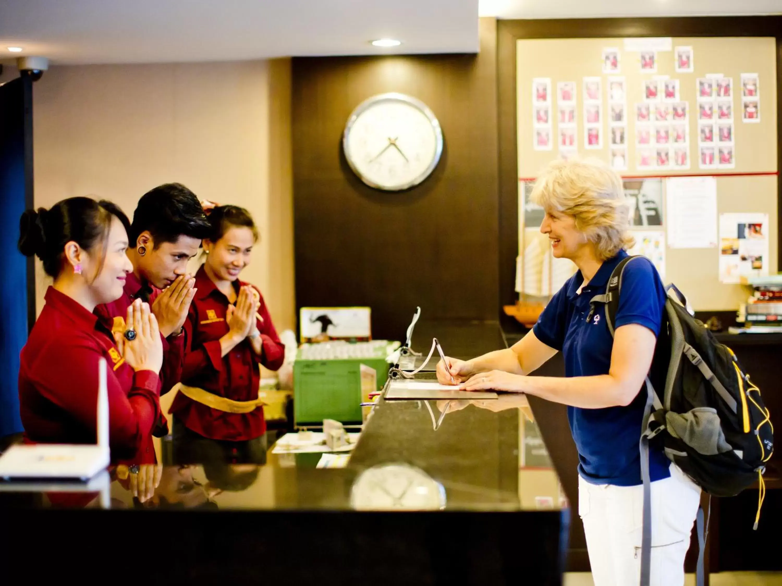 Lobby or reception in Sinsuvarn Airport Suite Hotel SHA Extra Plus Certified B5040