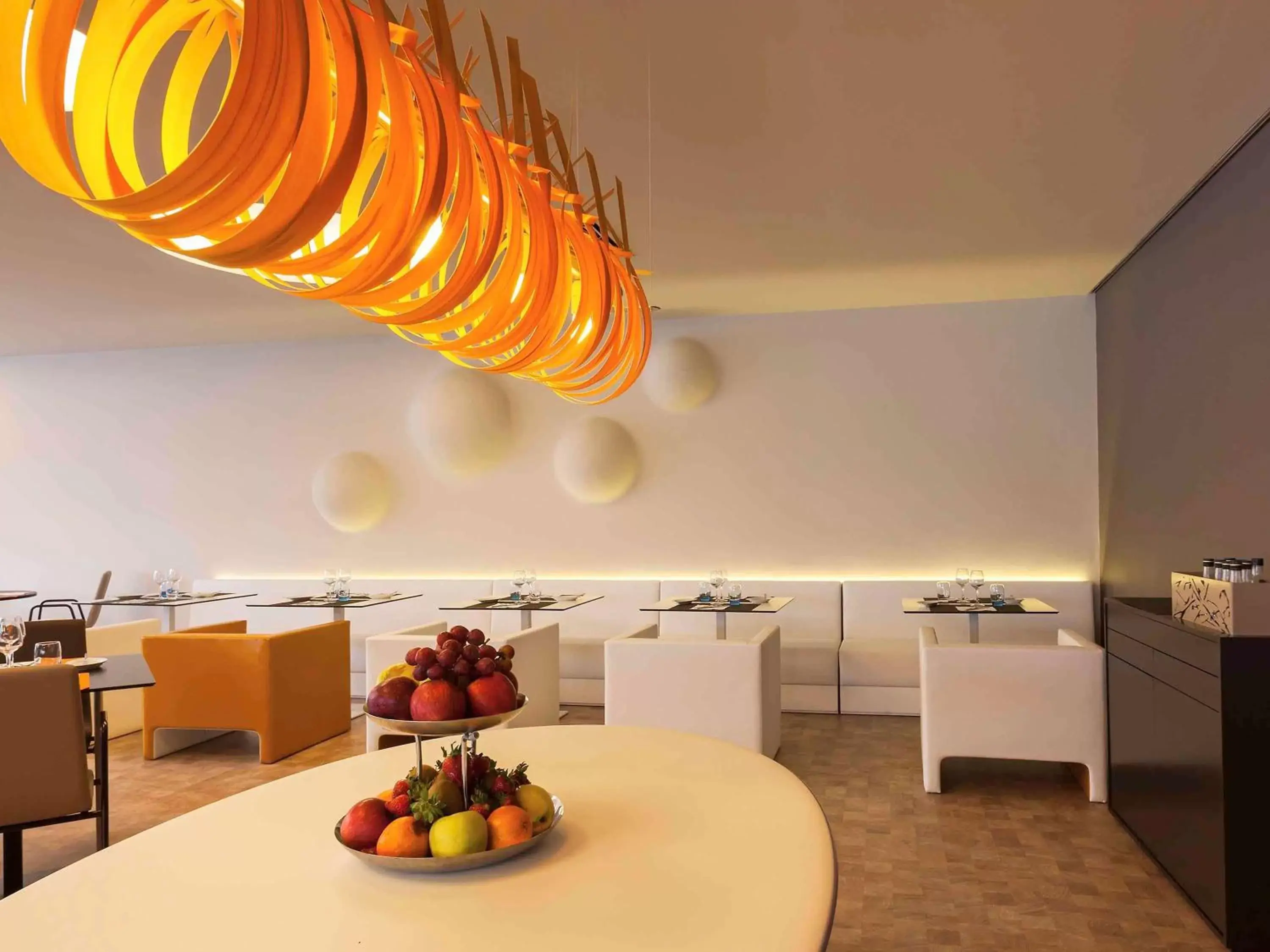 Restaurant/places to eat in Novotel Setubal