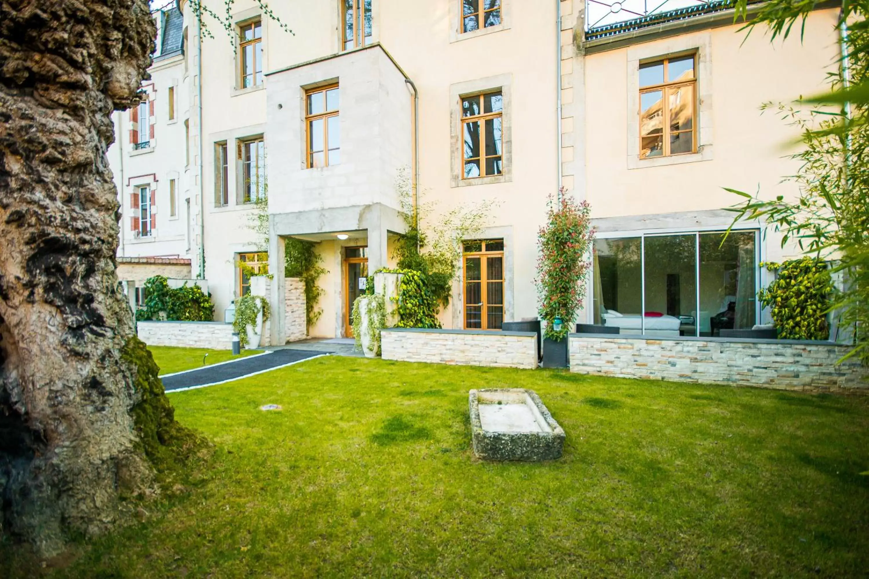 Garden, Property Building in Logis Villa C Hôtel