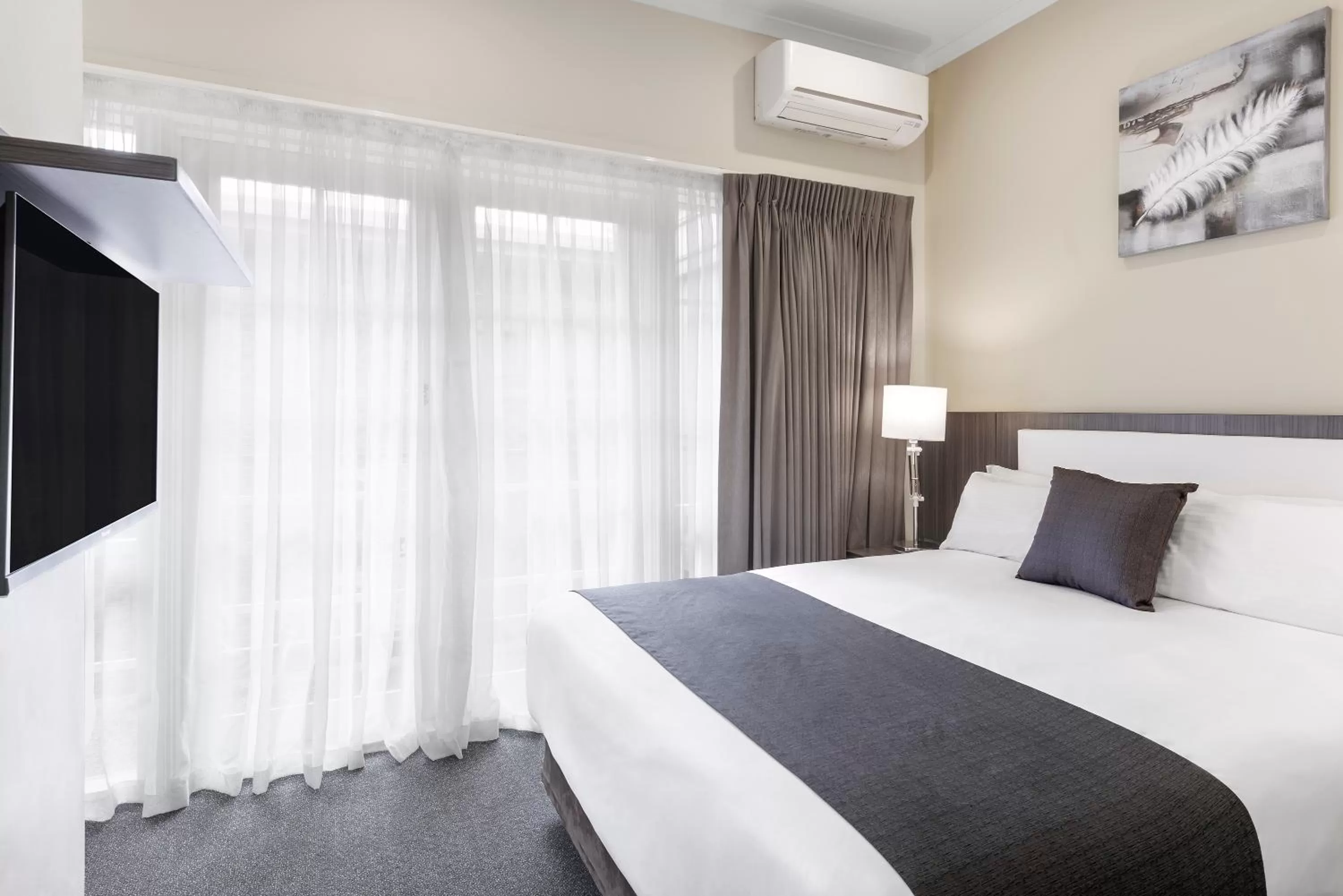 Bed in Quality Hotel Melbourne Airport