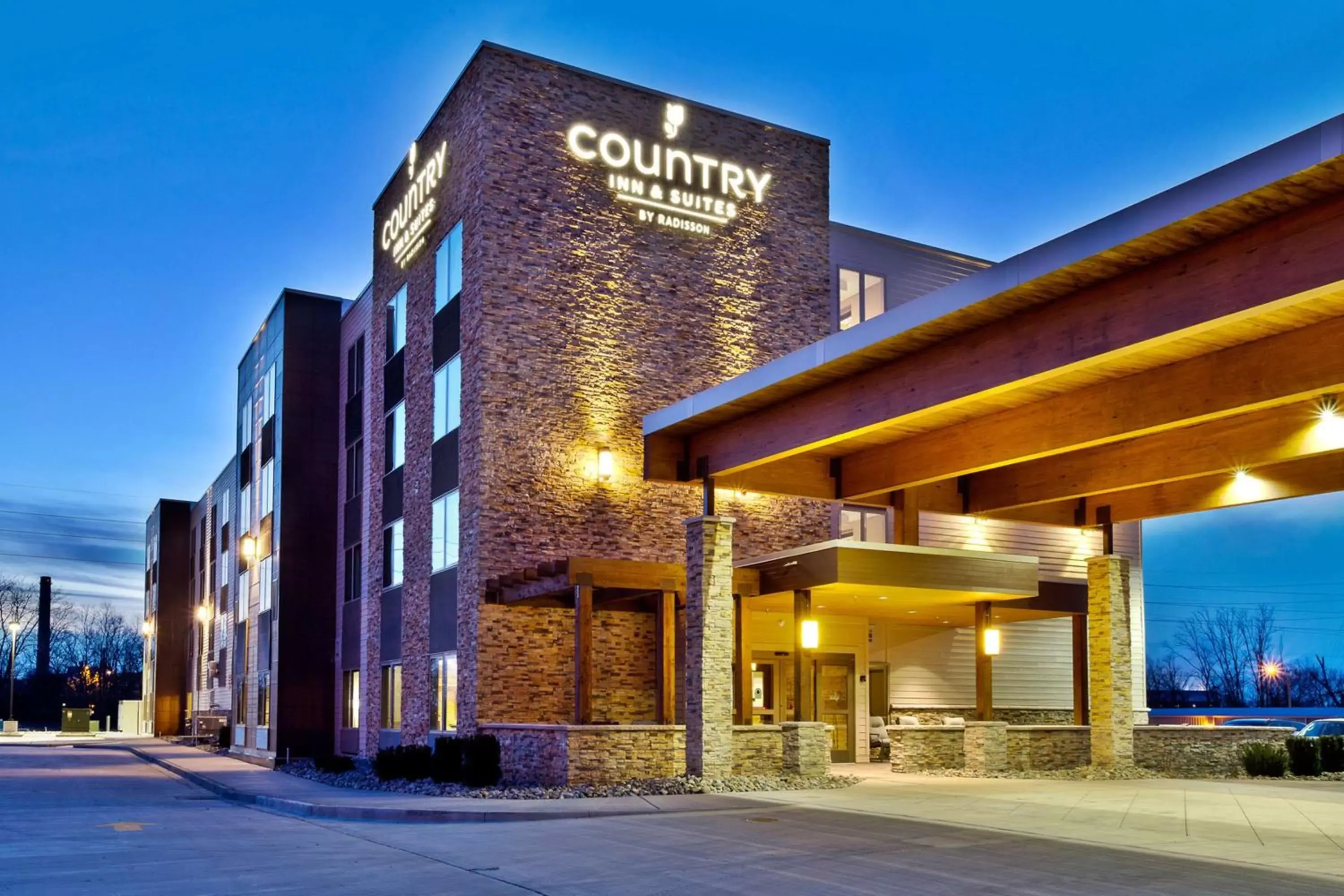 Property building in Country Inn & Suites by Radisson, Springfield, IL