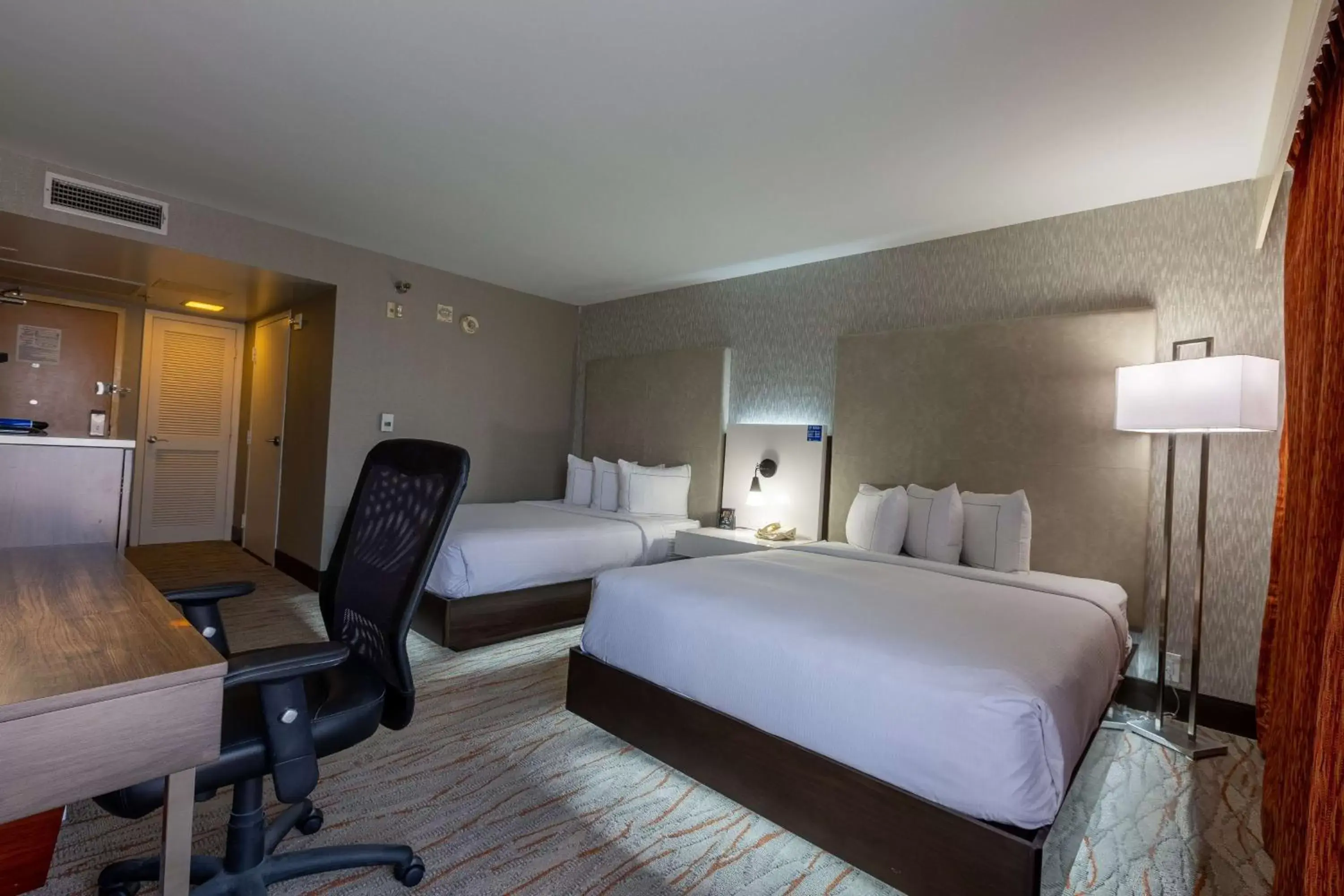 Bedroom, Bed in DoubleTree by Hilton Dallas/Richardson