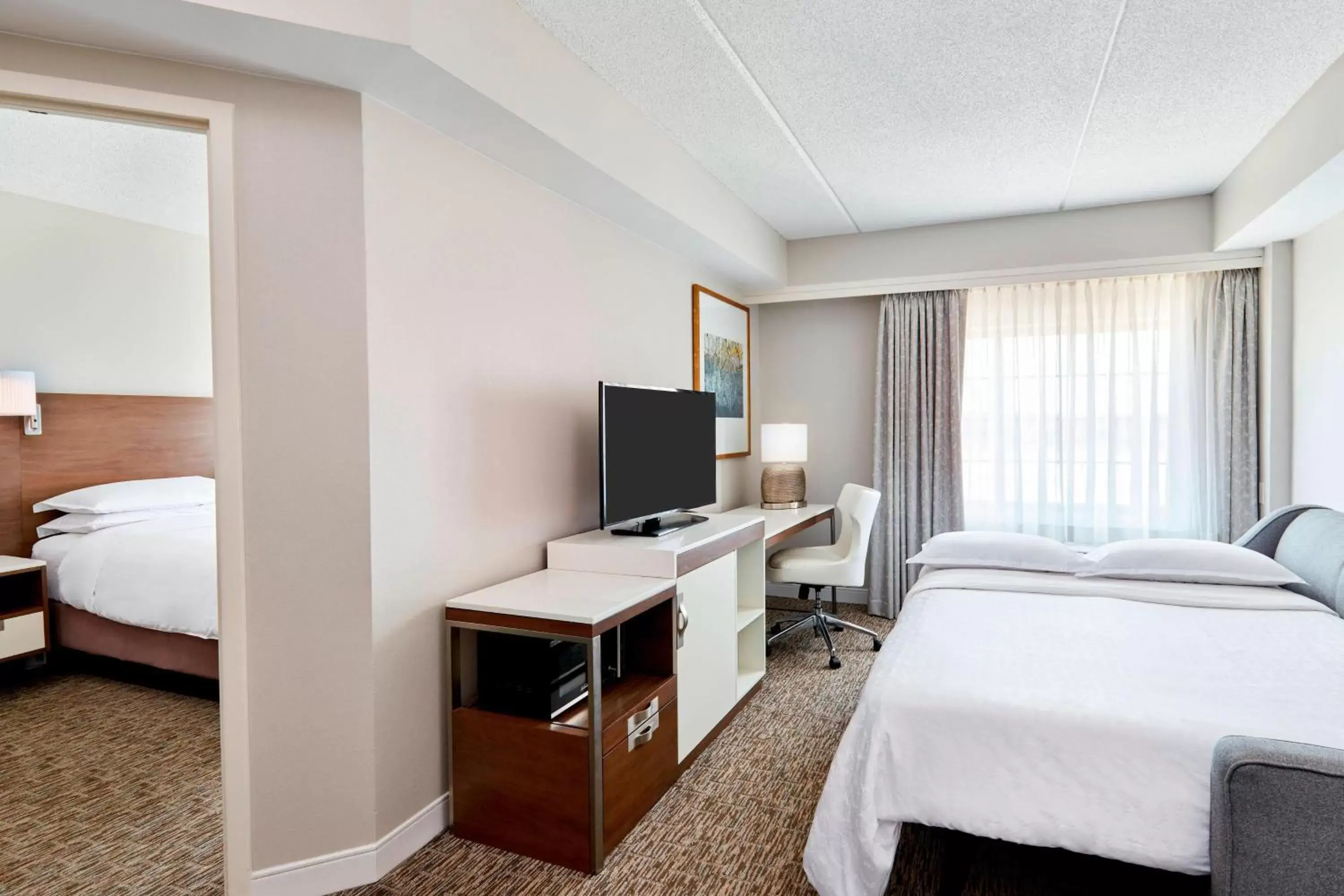 Bedroom, TV/Entertainment Center in Sheraton Jacksonville Hotel