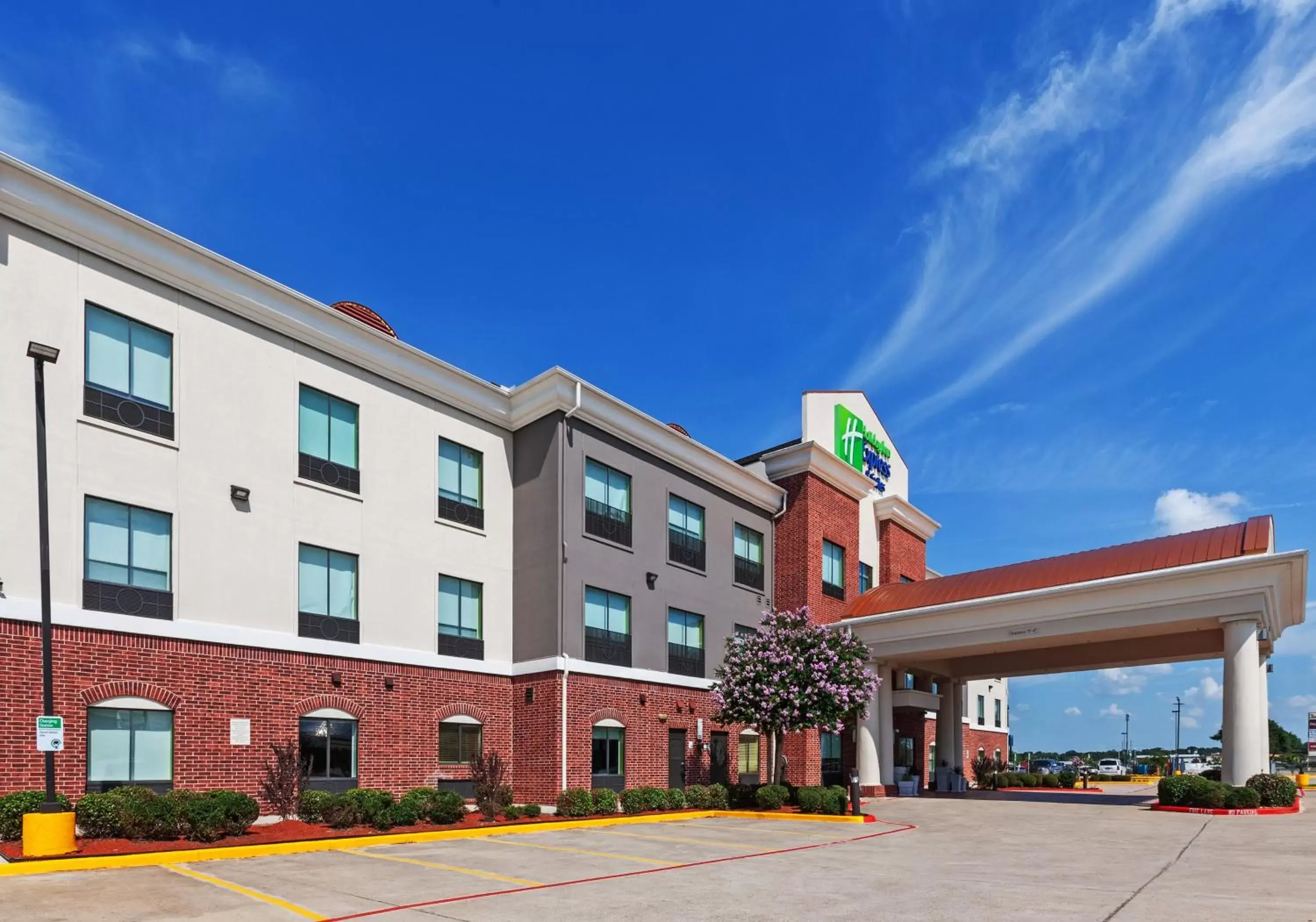 Property Building in Holiday Inn Express Sealy, an IHG Hotel