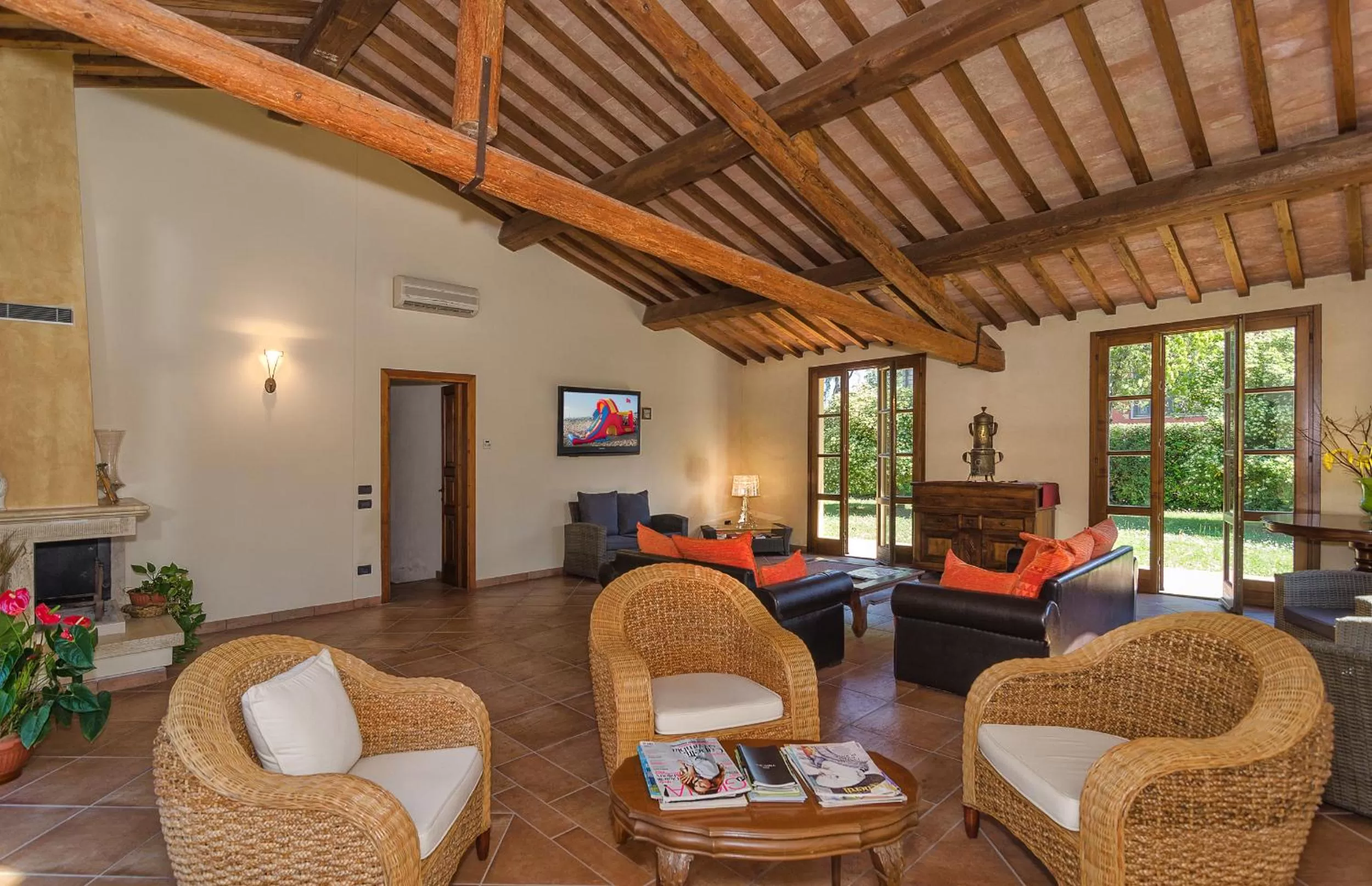 Communal lounge/ TV room in Pisa Holidays