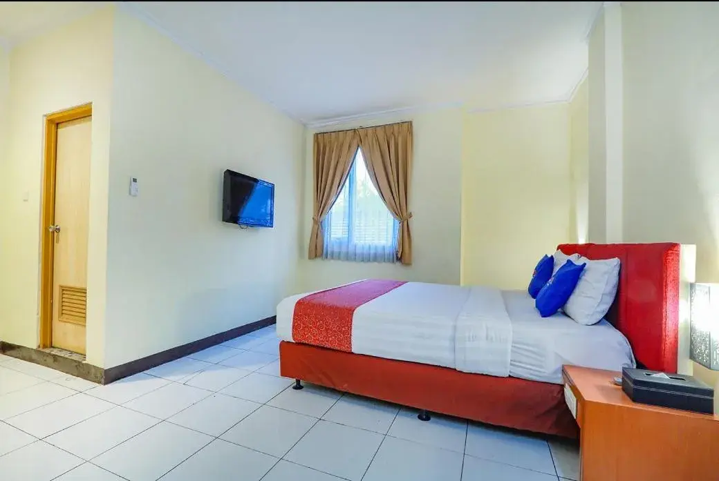 Bed in Hotel Marlin Pekalongan