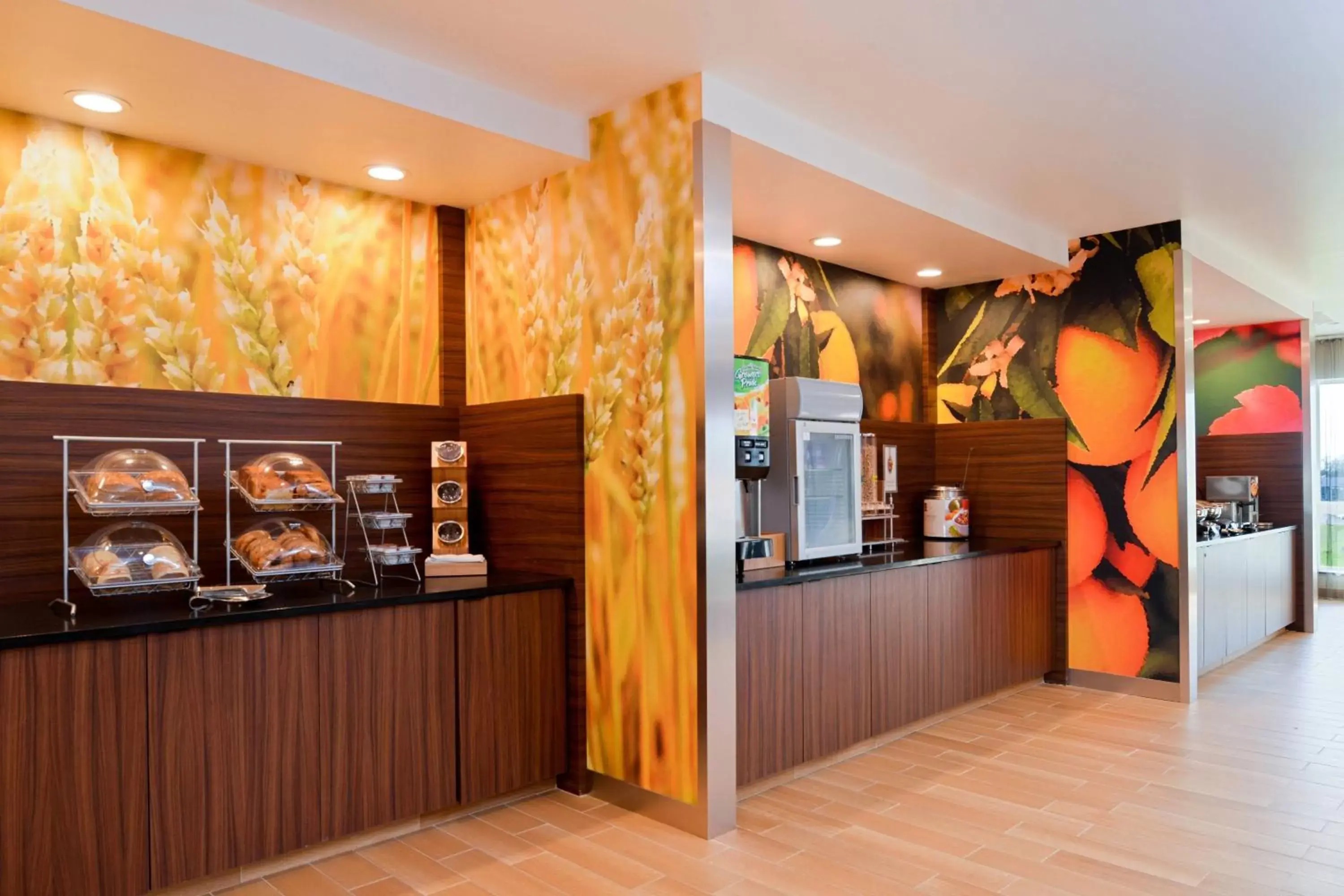 Breakfast, Kitchen/Kitchenette in Fairfield Inn & Suites by Marriott Martinsburg